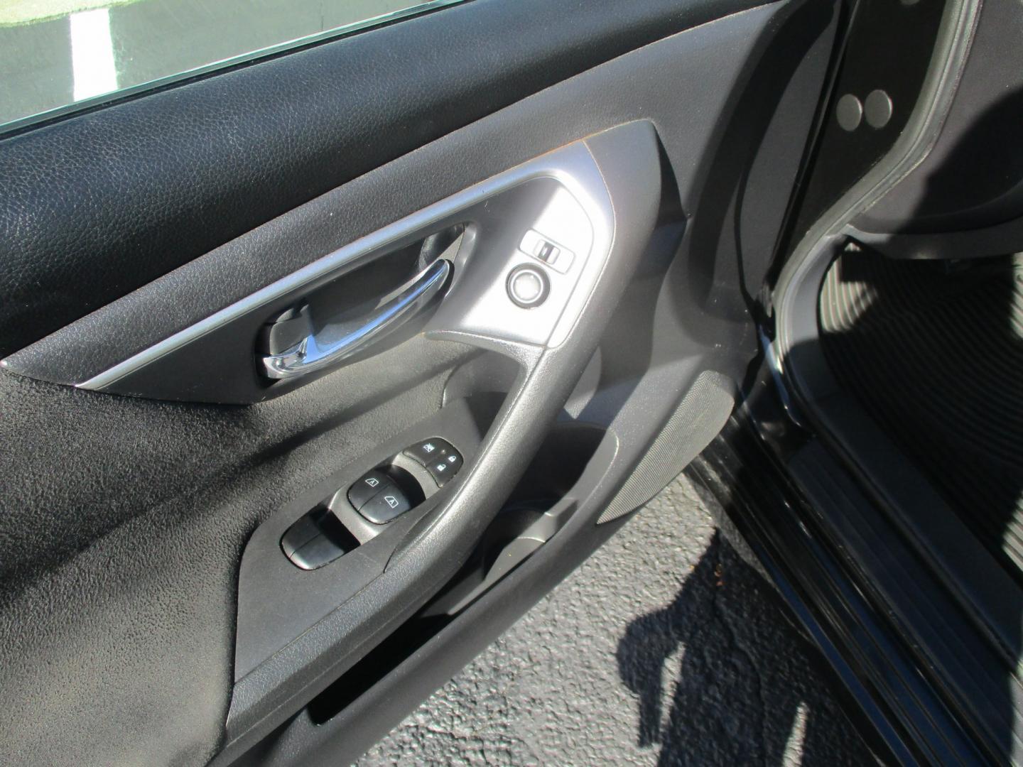 2015 BLACK Nissan Altima 2.5 S (1N4AL3AP3FC) with an 2.5L L4 DOHC 16V engine, Continuously Variable Transmission transmission, located at 540a Delsea Drive, Sewell, NJ, 08080, (987) 867-5309, 39.752560, -75.111206- Photo#15