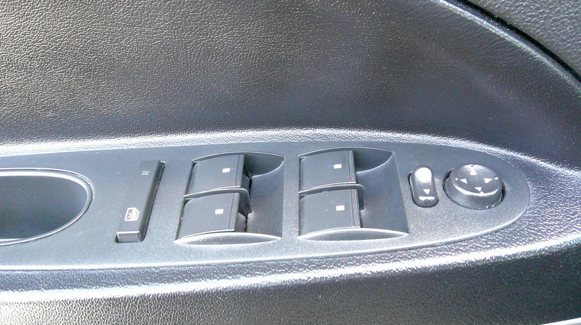 2011 GRAY Chevrolet HHR 1LT (3GNBABFW7BS) with an 2.2L L4 DOHC 16V FFV engine, 4-Speed Automatic transmission, located at 540a Delsea Drive, Sewell, NJ, 08080, (987) 867-5309, 39.752560, -75.111206 - Photo#9