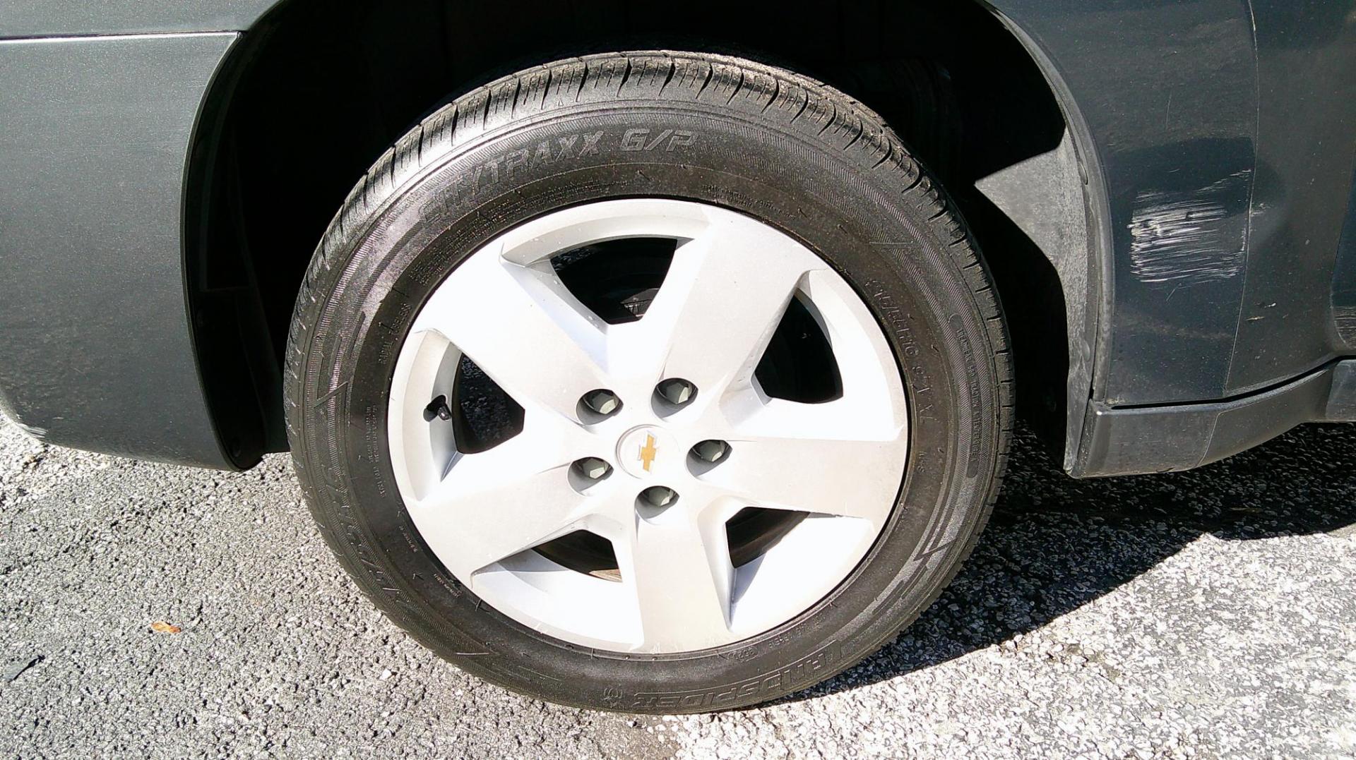 2011 GRAY Chevrolet HHR 1LT (3GNBABFW7BS) with an 2.2L L4 DOHC 16V FFV engine, 4-Speed Automatic transmission, located at 540a Delsea Drive, Sewell, NJ, 08080, (987) 867-5309, 39.752560, -75.111206 - Photo#22