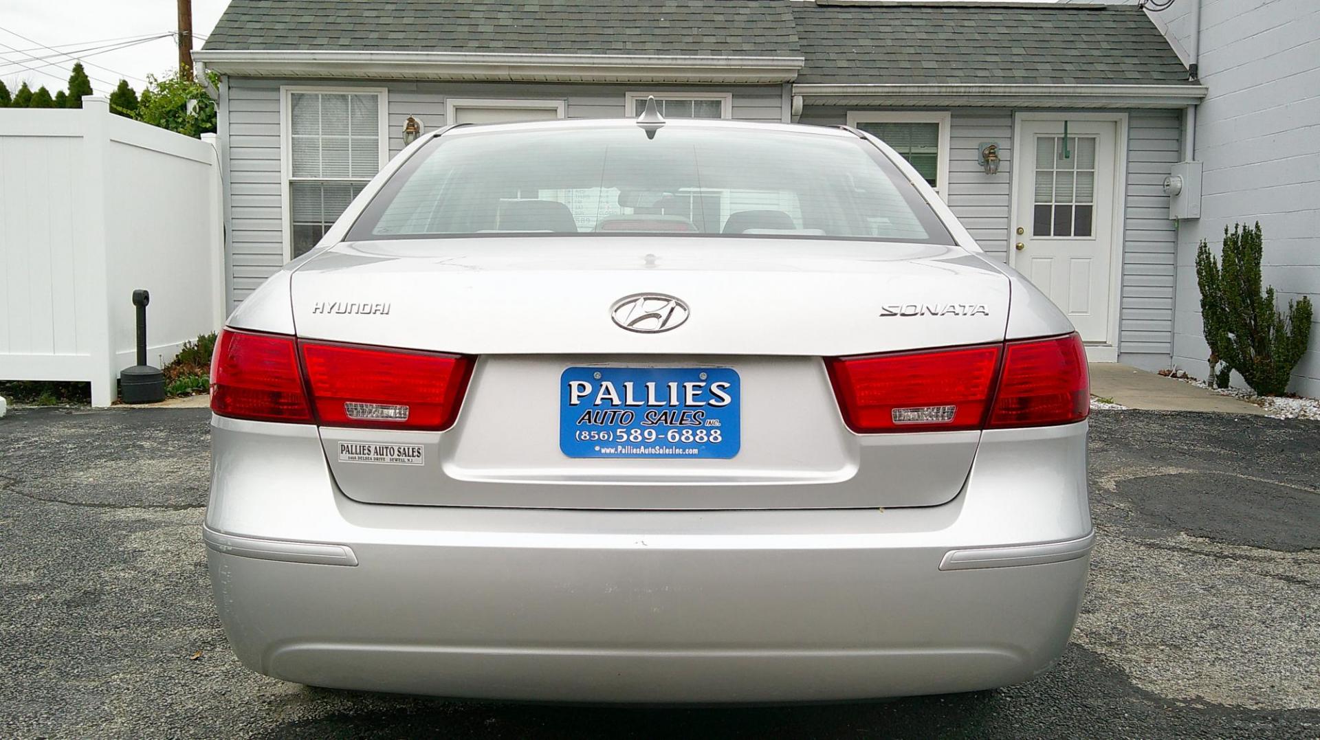 2009 SILVER Hyundai Sonata GLS (5NPET46C39H) with an 2.4L L4 DOHC 16V engine, located at 540a Delsea Drive, Sewell, NJ, 08080, (987) 867-5309, 39.752560, -75.111206 - Photo#3