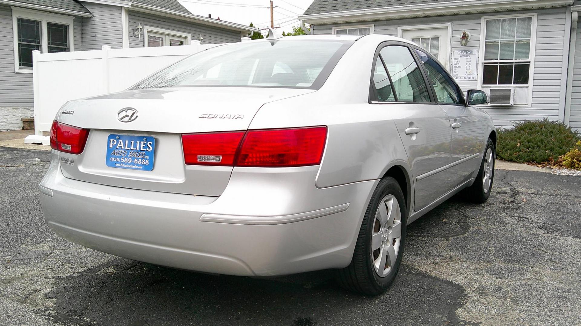 2009 SILVER Hyundai Sonata GLS (5NPET46C39H) with an 2.4L L4 DOHC 16V engine, located at 540a Delsea Drive, Sewell, NJ, 08080, (987) 867-5309, 39.752560, -75.111206 - Photo#5