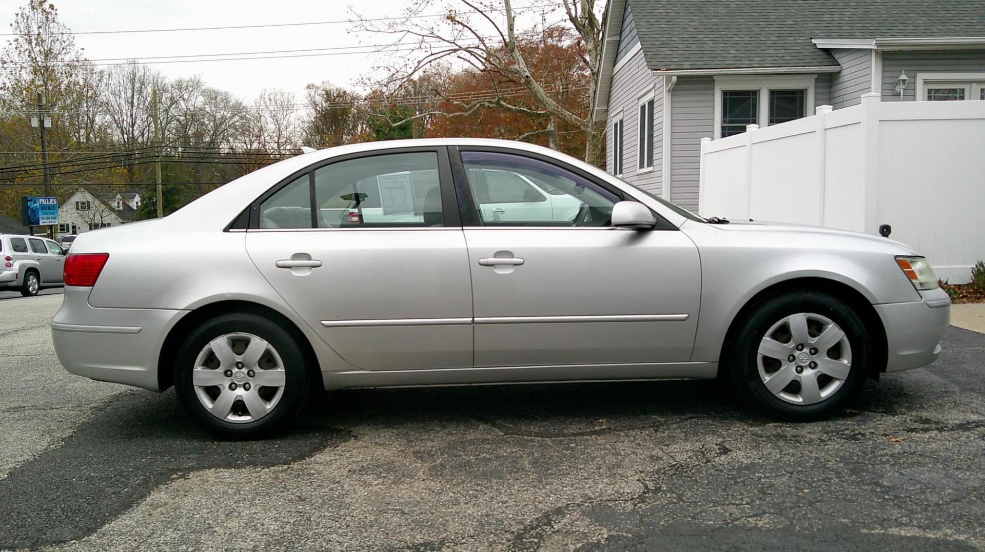 2009 SILVER Hyundai Sonata GLS (5NPET46C39H) with an 2.4L L4 DOHC 16V engine, located at 540a Delsea Drive, Sewell, NJ, 08080, (987) 867-5309, 39.752560, -75.111206 - Photo#6