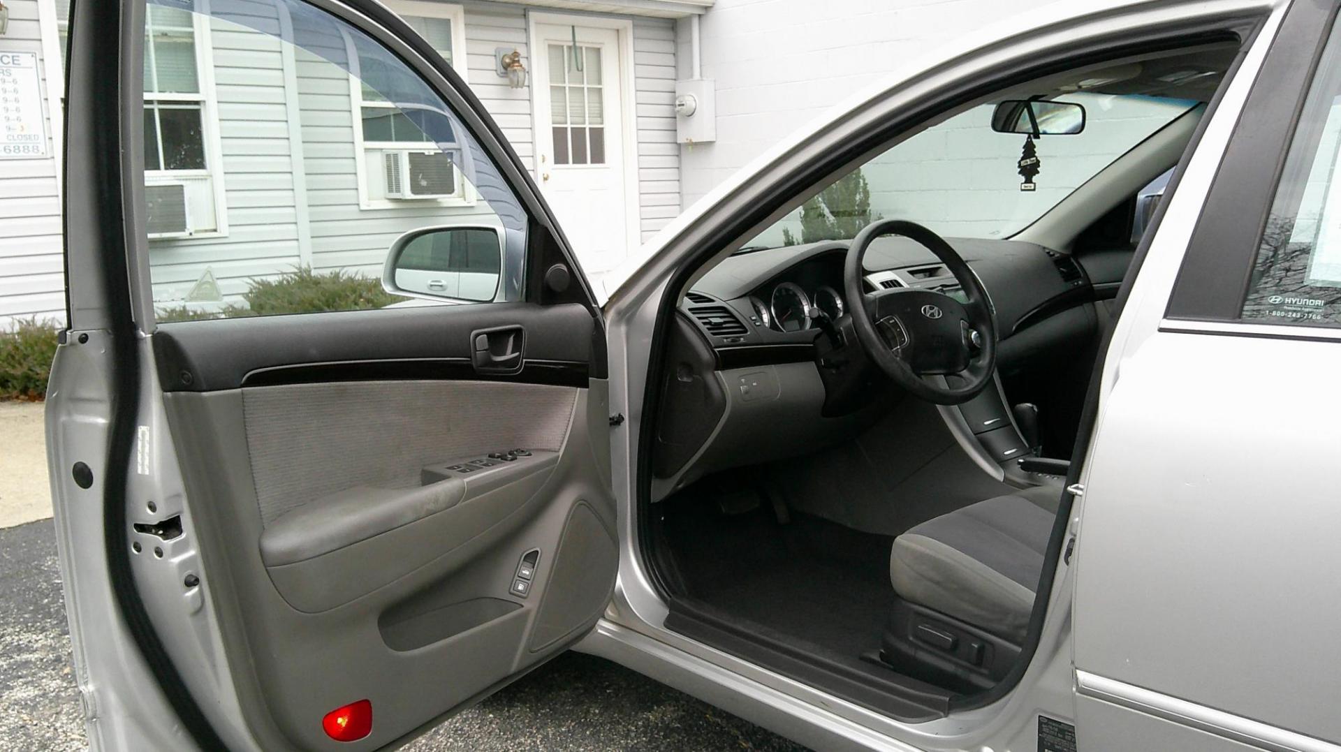 2009 SILVER Hyundai Sonata GLS (5NPET46C39H) with an 2.4L L4 DOHC 16V engine, located at 540a Delsea Drive, Sewell, NJ, 08080, (987) 867-5309, 39.752560, -75.111206 - Photo#9