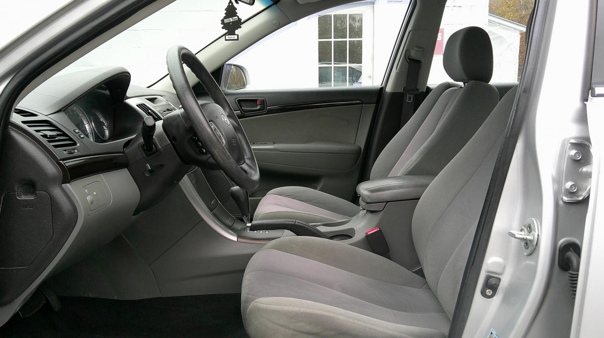 2009 SILVER Hyundai Sonata GLS (5NPET46C39H) with an 2.4L L4 DOHC 16V engine, located at 540a Delsea Drive, Sewell, NJ, 08080, (987) 867-5309, 39.752560, -75.111206 - Photo#11