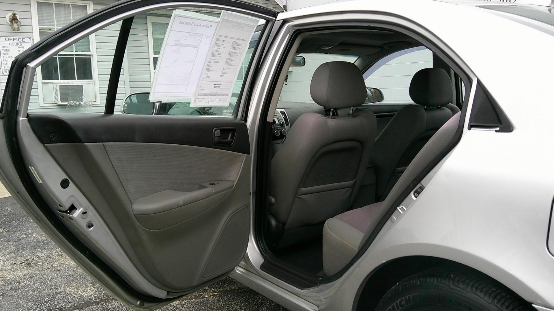 2009 SILVER Hyundai Sonata GLS (5NPET46C39H) with an 2.4L L4 DOHC 16V engine, located at 540a Delsea Drive, Sewell, NJ, 08080, (987) 867-5309, 39.752560, -75.111206 - Photo#12