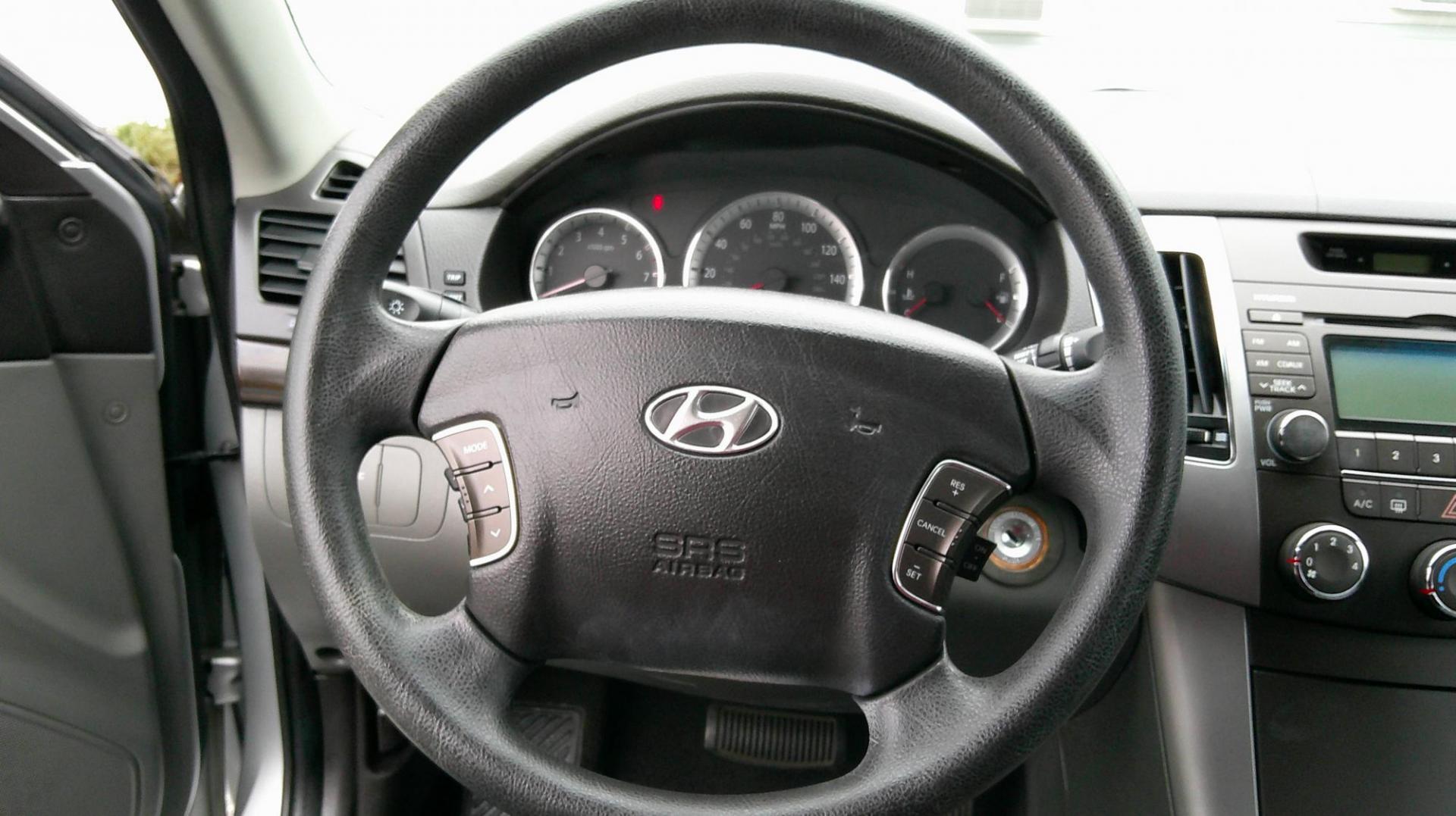 2009 SILVER Hyundai Sonata GLS (5NPET46C39H) with an 2.4L L4 DOHC 16V engine, located at 540a Delsea Drive, Sewell, NJ, 08080, (987) 867-5309, 39.752560, -75.111206 - Photo#17