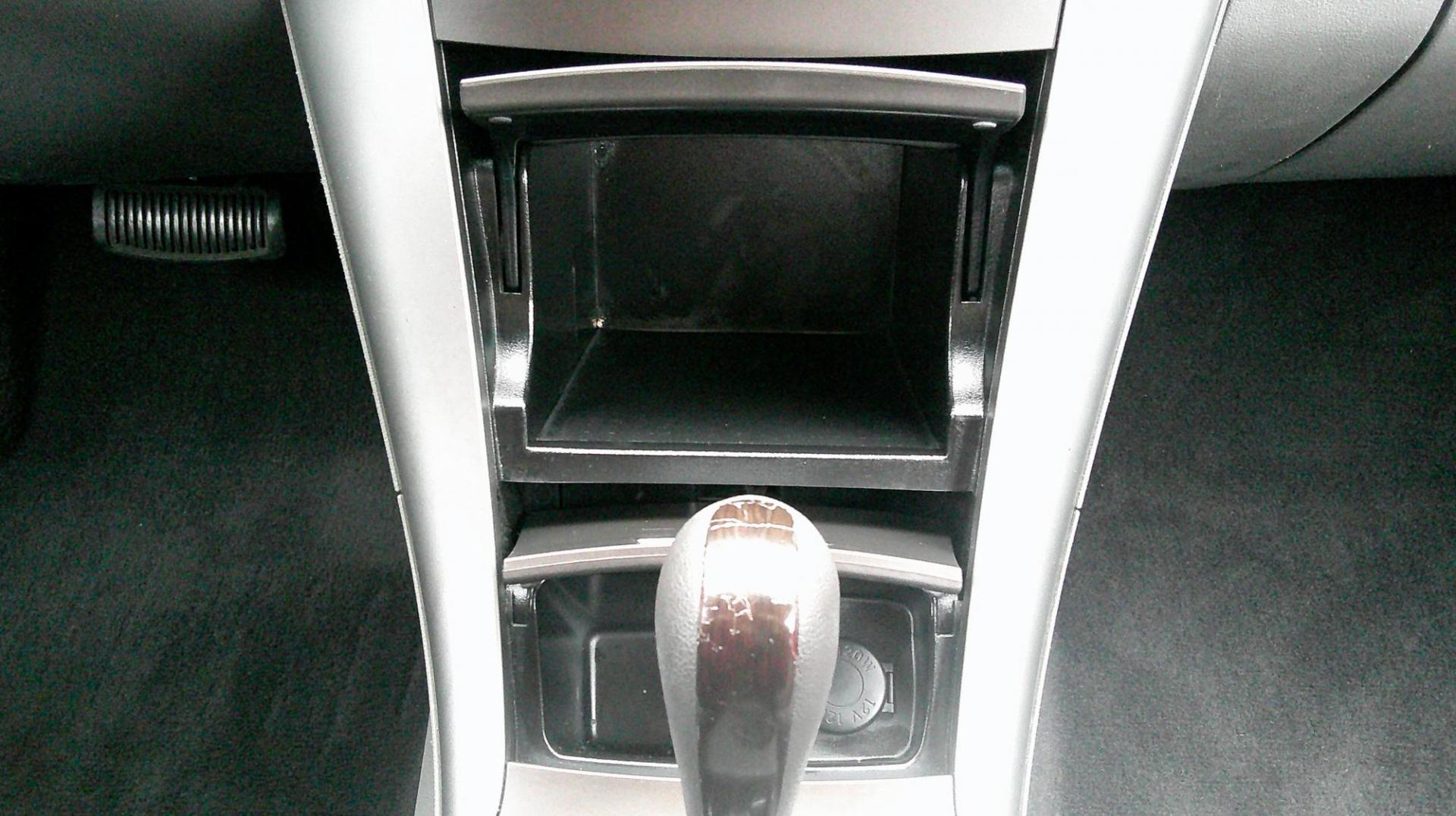 2009 SILVER Hyundai Sonata GLS (5NPET46C39H) with an 2.4L L4 DOHC 16V engine, located at 540a Delsea Drive, Sewell, NJ, 08080, (987) 867-5309, 39.752560, -75.111206 - Photo#19