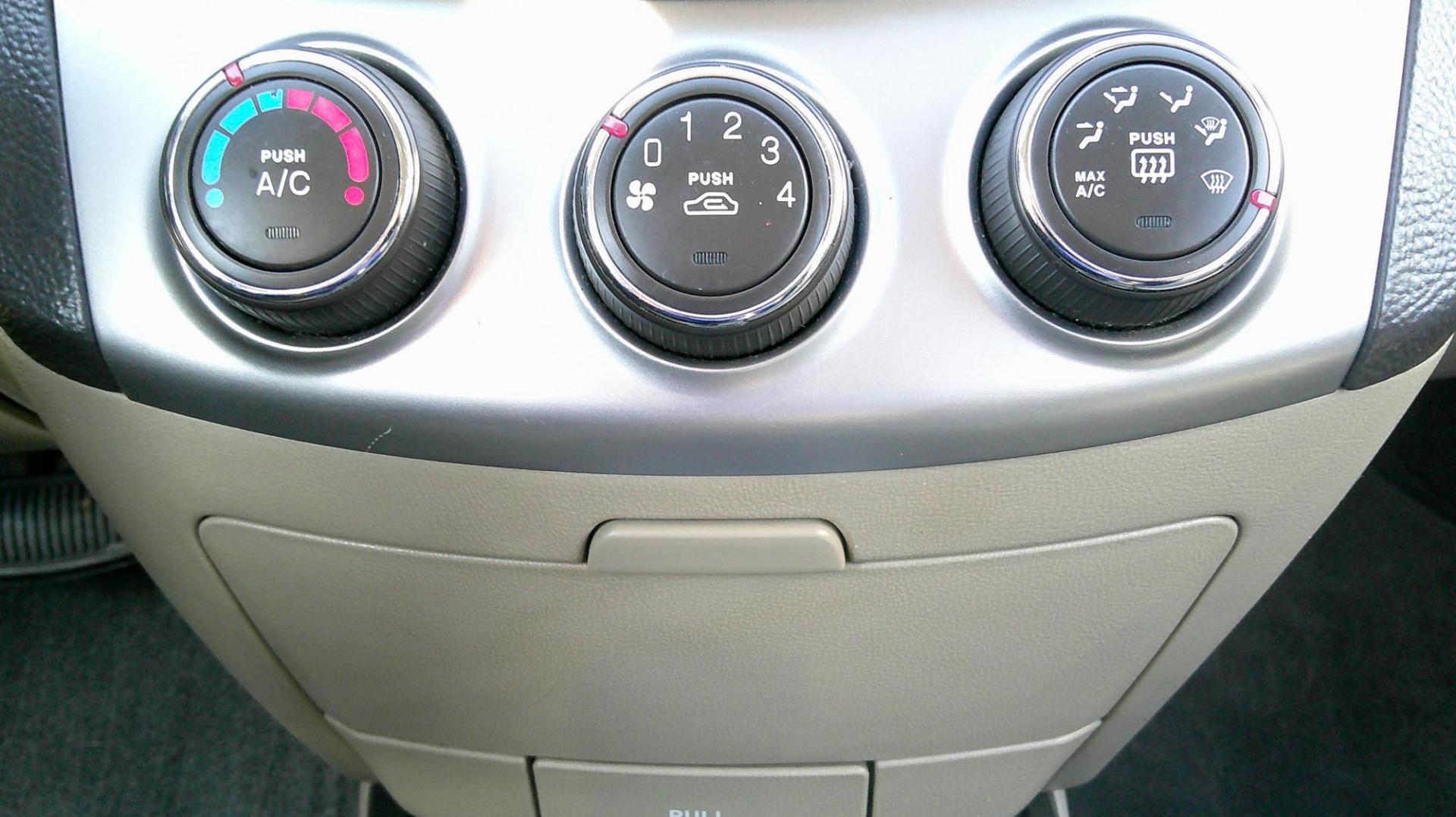 2010 GREEN Hyundai Elantra GLS (KMHDU4AD6AU) with an 2.0L L4 DOHC 16V engine, located at 540a Delsea Drive, Sewell, NJ, 08080, (987) 867-5309, 39.752560, -75.111206 - Photo#17