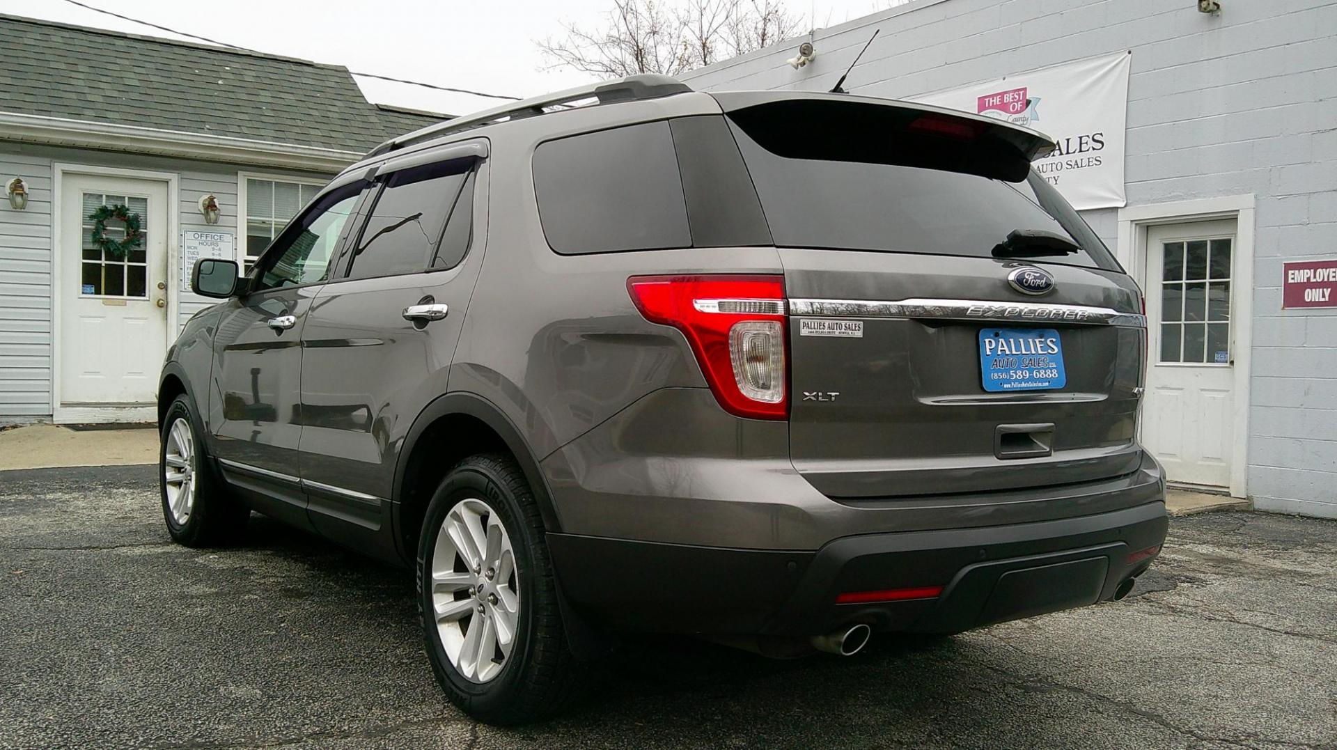 2012 GRAY Ford Explorer XLT 4WD (1FMHK8D83CG) with an 3.5L V6 DOHC 24V engine, 6-Speed Automatic transmission, located at 540a Delsea Drive, Sewell, NJ, 08080, (987) 867-5309, 39.752560, -75.111206 - Photo#2