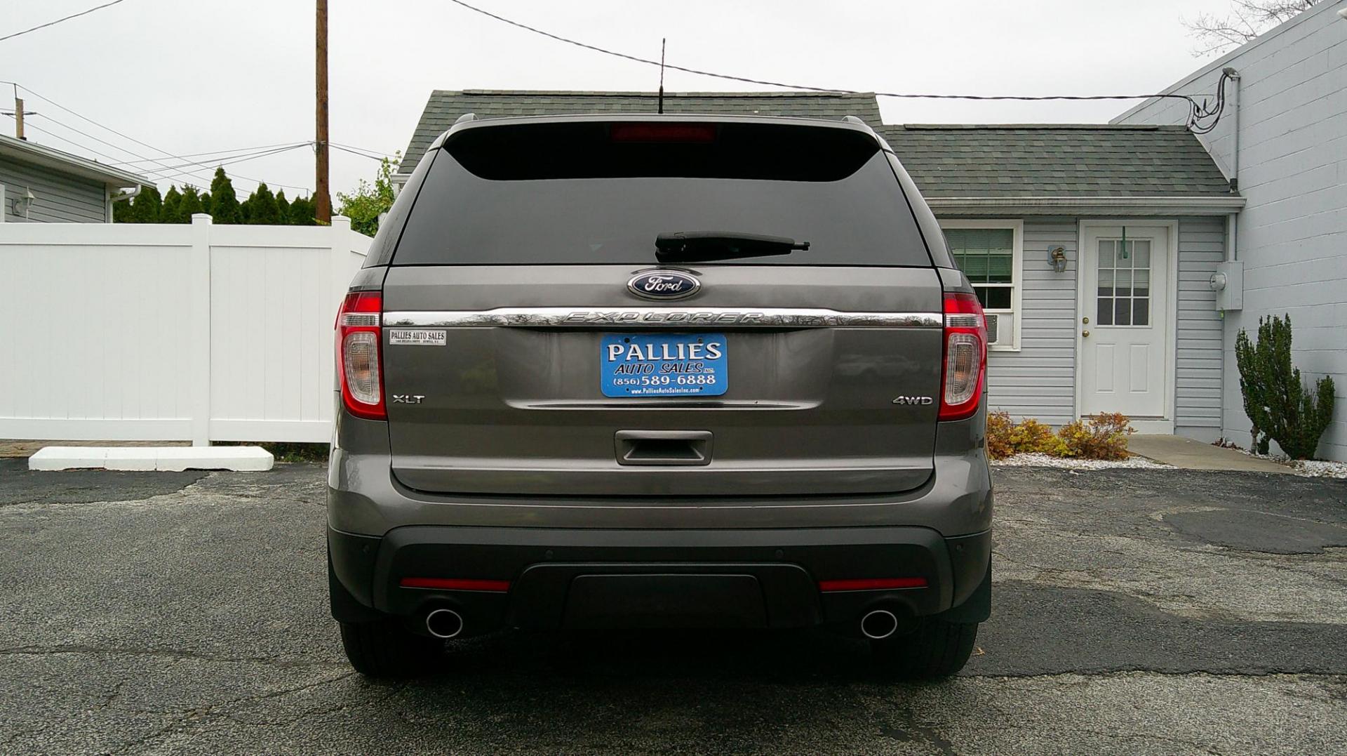 2012 GRAY Ford Explorer XLT 4WD (1FMHK8D83CG) with an 3.5L V6 DOHC 24V engine, 6-Speed Automatic transmission, located at 540a Delsea Drive, Sewell, NJ, 08080, (987) 867-5309, 39.752560, -75.111206 - Photo#3