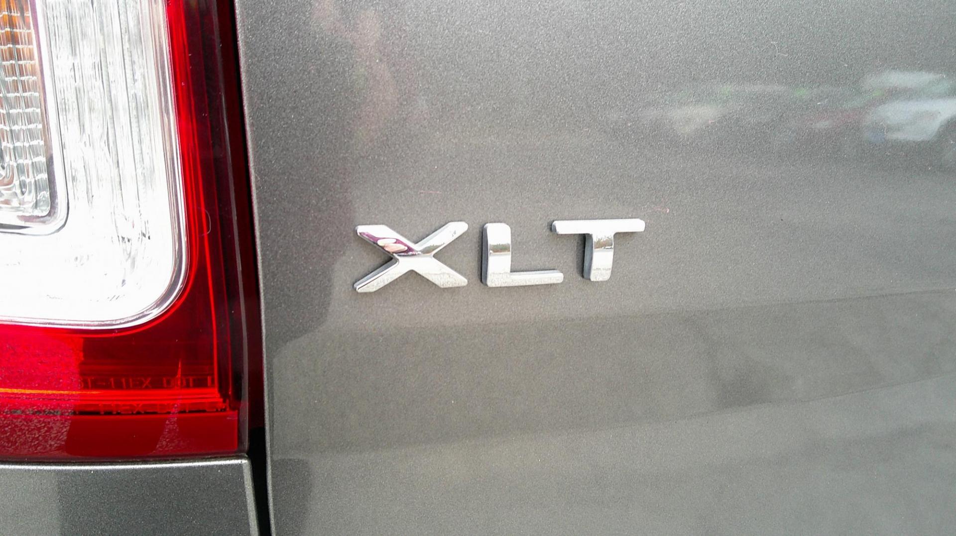 2012 GRAY Ford Explorer XLT 4WD (1FMHK8D83CG) with an 3.5L V6 DOHC 24V engine, 6-Speed Automatic transmission, located at 540a Delsea Drive, Sewell, NJ, 08080, (987) 867-5309, 39.752560, -75.111206 - Photo#5