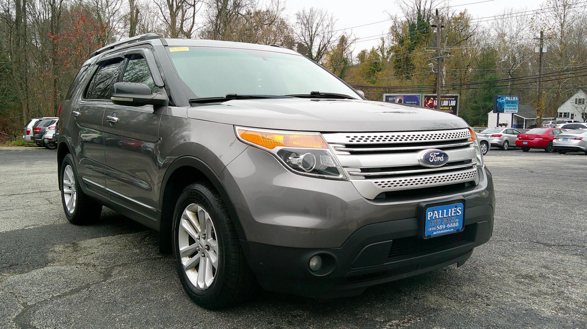 2012 GRAY Ford Explorer XLT 4WD (1FMHK8D83CG) with an 3.5L V6 DOHC 24V engine, 6-Speed Automatic transmission, located at 540a Delsea Drive, Sewell, NJ, 08080, (987) 867-5309, 39.752560, -75.111206 - Photo#9