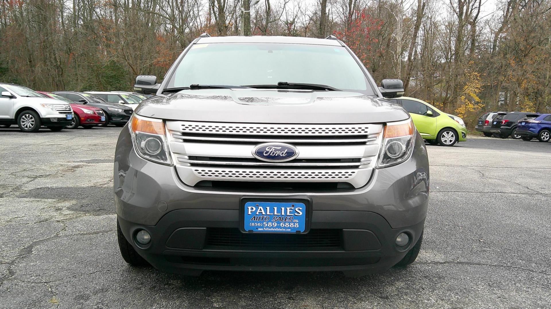 2012 GRAY Ford Explorer XLT 4WD (1FMHK8D83CG) with an 3.5L V6 DOHC 24V engine, 6-Speed Automatic transmission, located at 540a Delsea Drive, Sewell, NJ, 08080, (987) 867-5309, 39.752560, -75.111206 - Photo#10