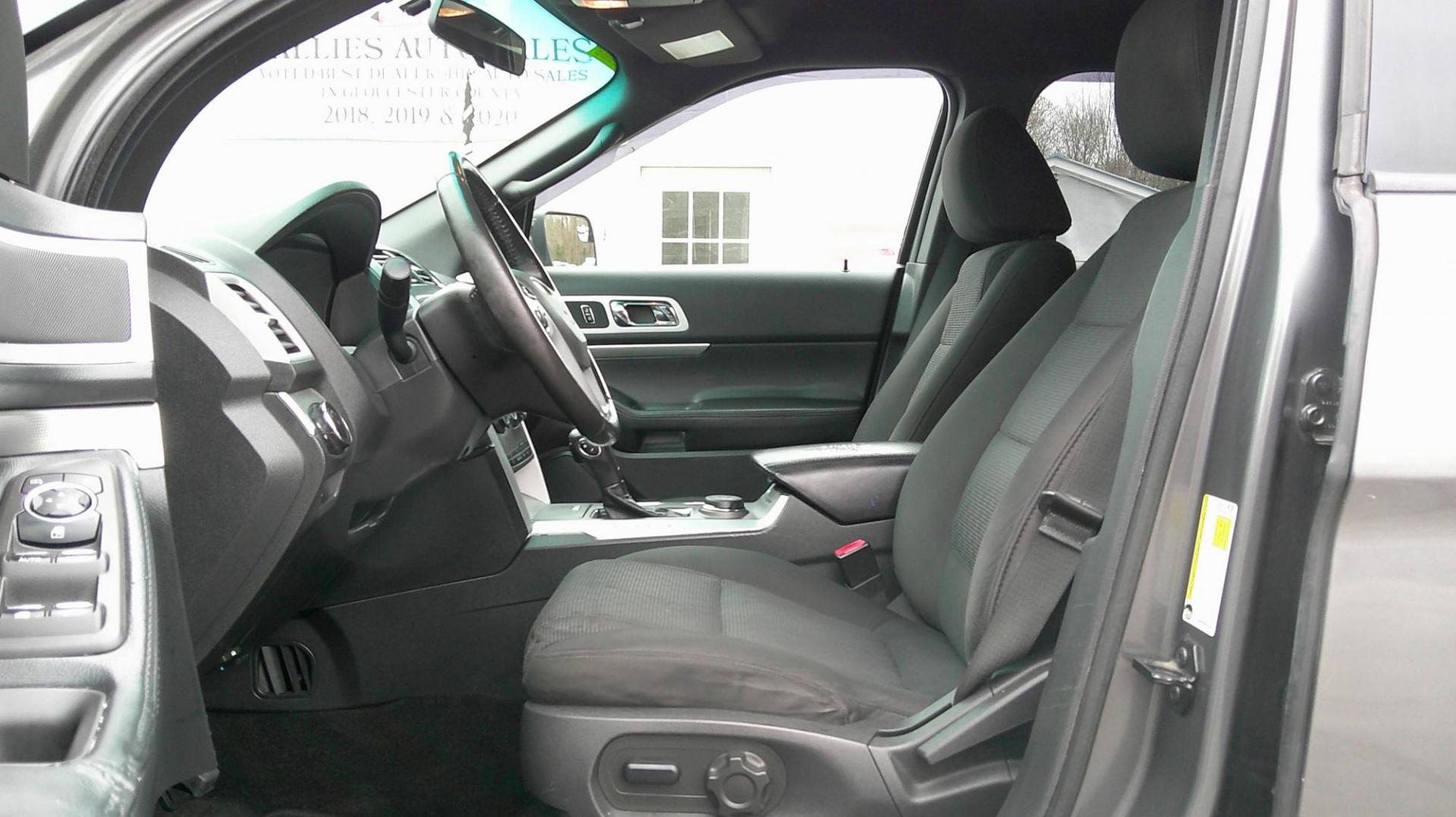 2012 GRAY Ford Explorer XLT 4WD (1FMHK8D83CG) with an 3.5L V6 DOHC 24V engine, 6-Speed Automatic transmission, located at 540a Delsea Drive, Sewell, NJ, 08080, (987) 867-5309, 39.752560, -75.111206 - Photo#13