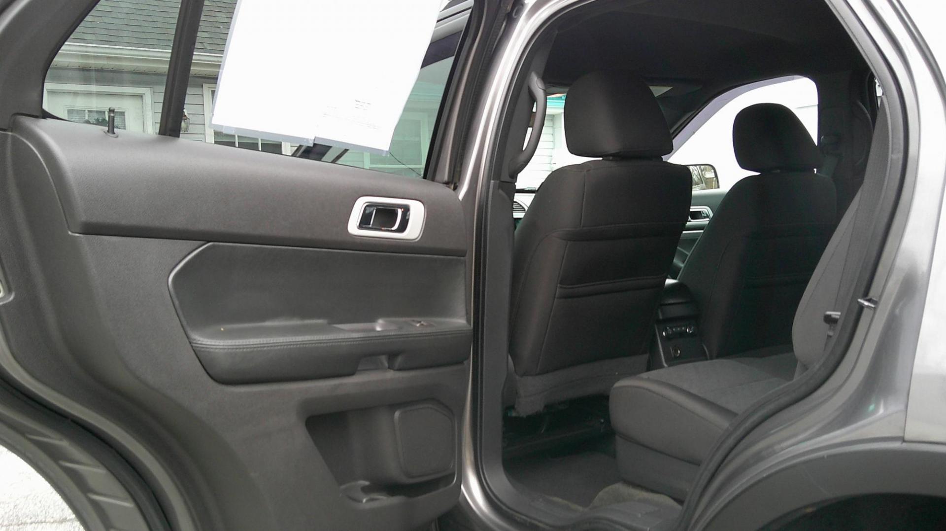 2012 GRAY Ford Explorer XLT 4WD (1FMHK8D83CG) with an 3.5L V6 DOHC 24V engine, 6-Speed Automatic transmission, located at 540a Delsea Drive, Sewell, NJ, 08080, (987) 867-5309, 39.752560, -75.111206 - Photo#14