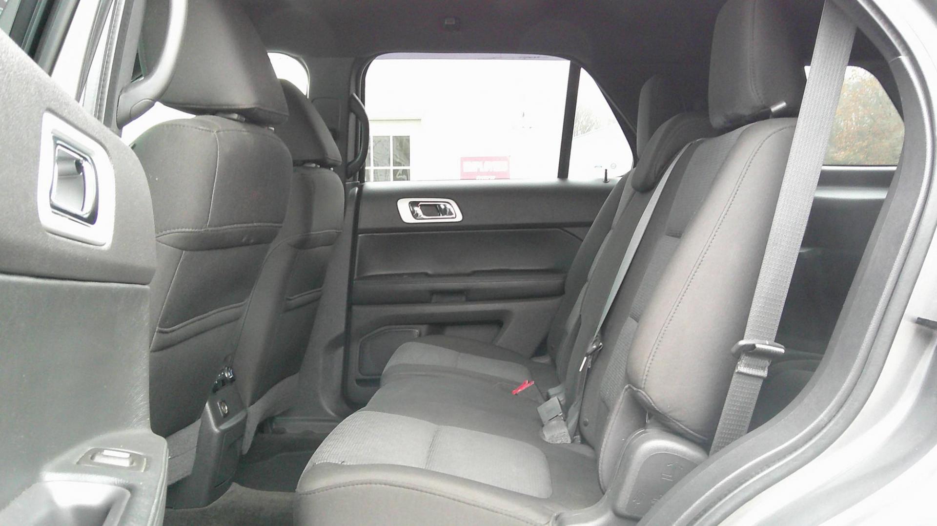 2012 GRAY Ford Explorer XLT 4WD (1FMHK8D83CG) with an 3.5L V6 DOHC 24V engine, 6-Speed Automatic transmission, located at 540a Delsea Drive, Sewell, NJ, 08080, (987) 867-5309, 39.752560, -75.111206 - Photo#16