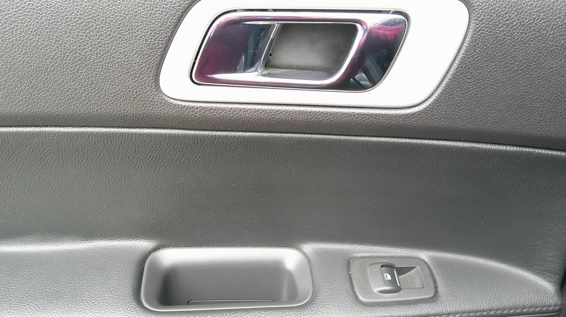 2012 GRAY Ford Explorer XLT 4WD (1FMHK8D83CG) with an 3.5L V6 DOHC 24V engine, 6-Speed Automatic transmission, located at 540a Delsea Drive, Sewell, NJ, 08080, (987) 867-5309, 39.752560, -75.111206 - Photo#15