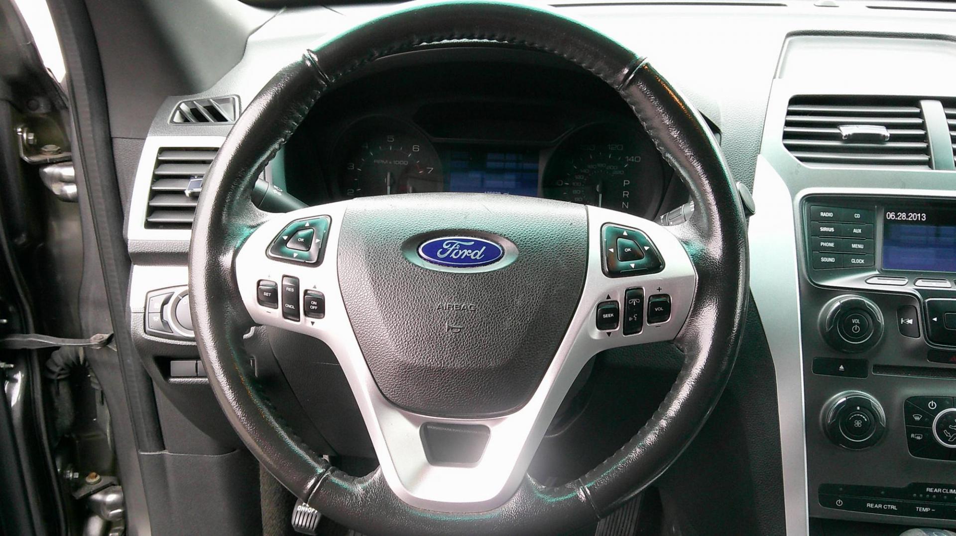 2012 GRAY Ford Explorer XLT 4WD (1FMHK8D83CG) with an 3.5L V6 DOHC 24V engine, 6-Speed Automatic transmission, located at 540a Delsea Drive, Sewell, NJ, 08080, (987) 867-5309, 39.752560, -75.111206 - Photo#18