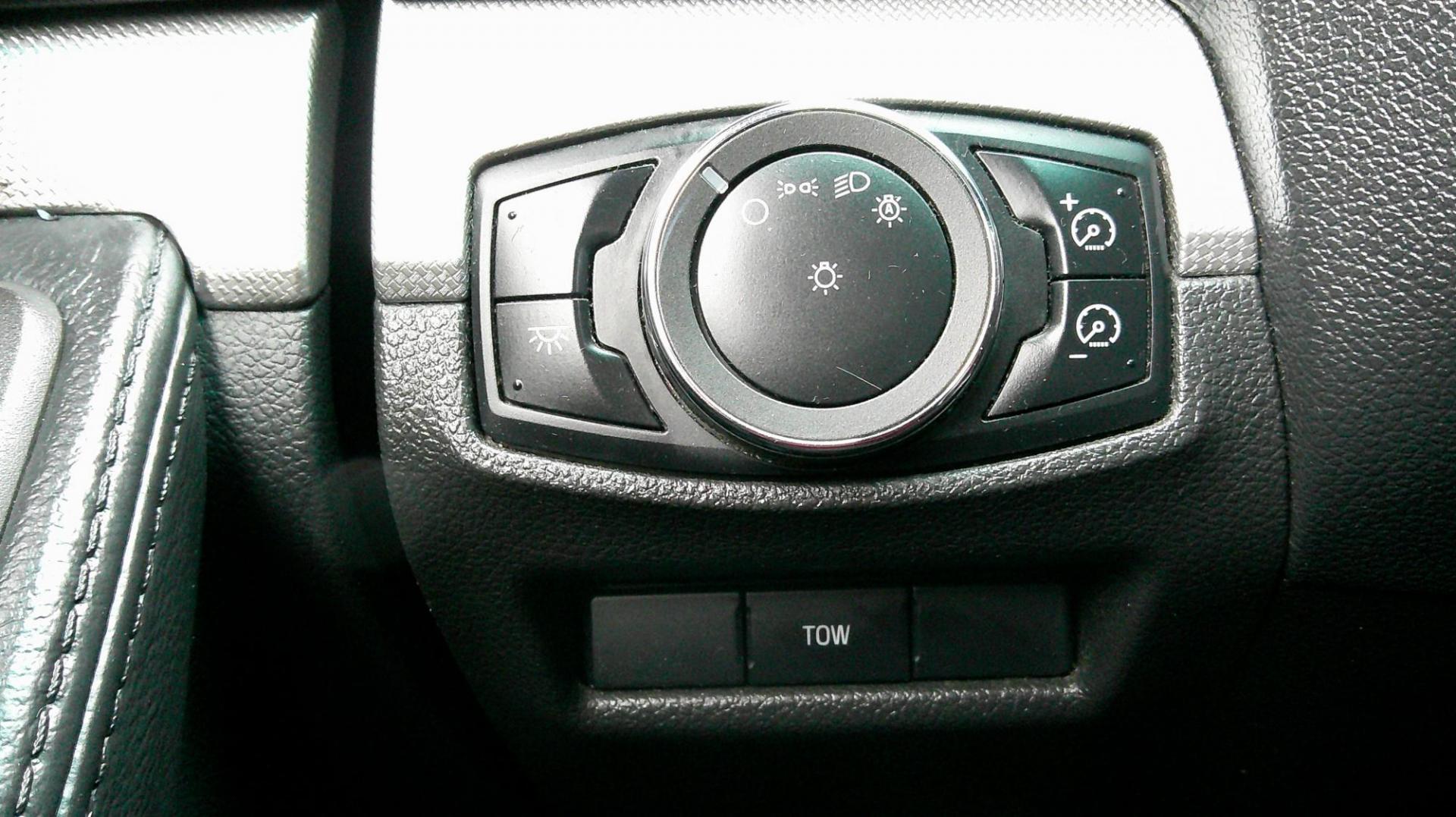 2012 GRAY Ford Explorer XLT 4WD (1FMHK8D83CG) with an 3.5L V6 DOHC 24V engine, 6-Speed Automatic transmission, located at 540a Delsea Drive, Sewell, NJ, 08080, (987) 867-5309, 39.752560, -75.111206 - Photo#24