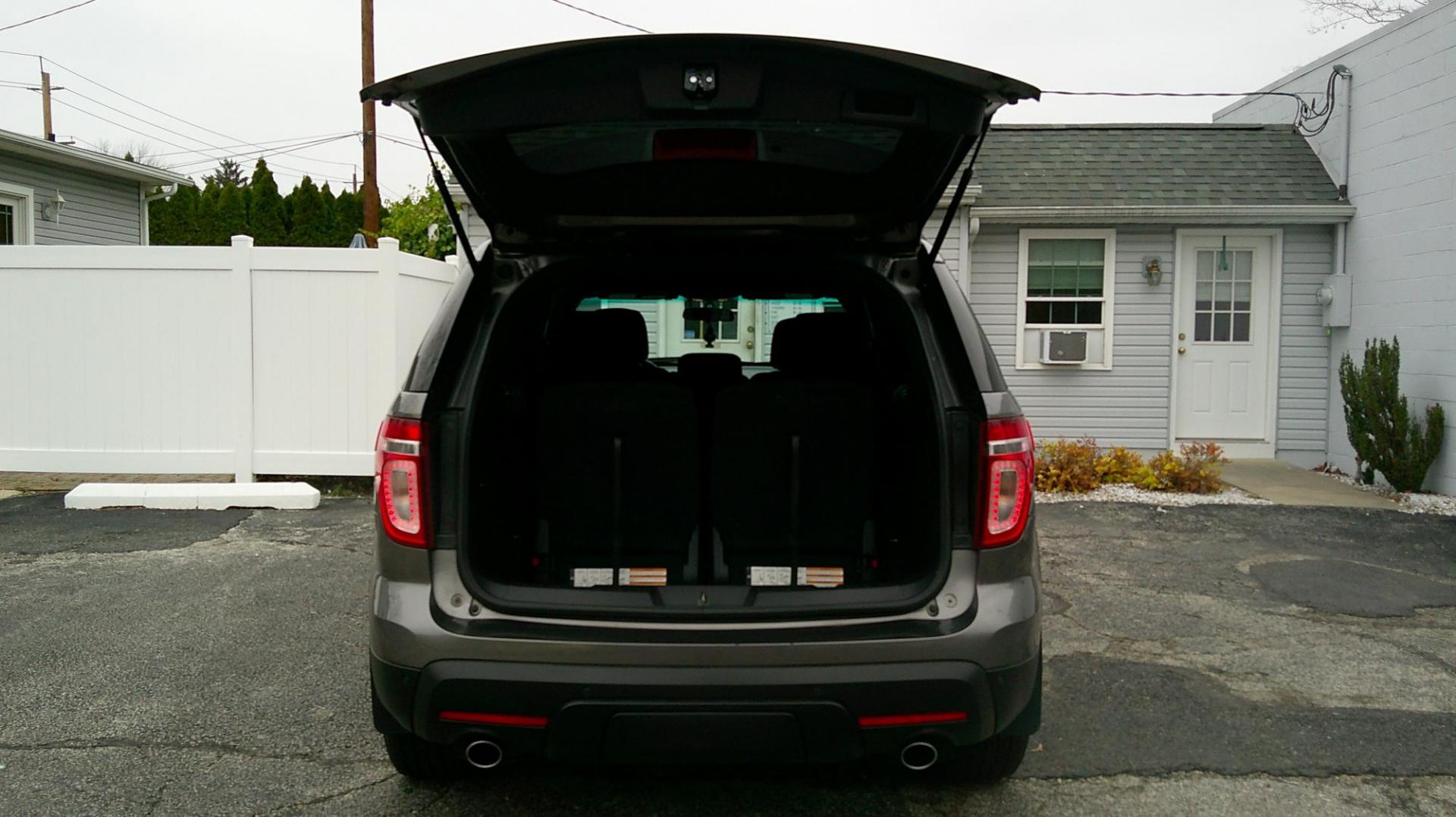 2012 GRAY Ford Explorer XLT 4WD (1FMHK8D83CG) with an 3.5L V6 DOHC 24V engine, 6-Speed Automatic transmission, located at 540a Delsea Drive, Sewell, NJ, 08080, (987) 867-5309, 39.752560, -75.111206 - Photo#26