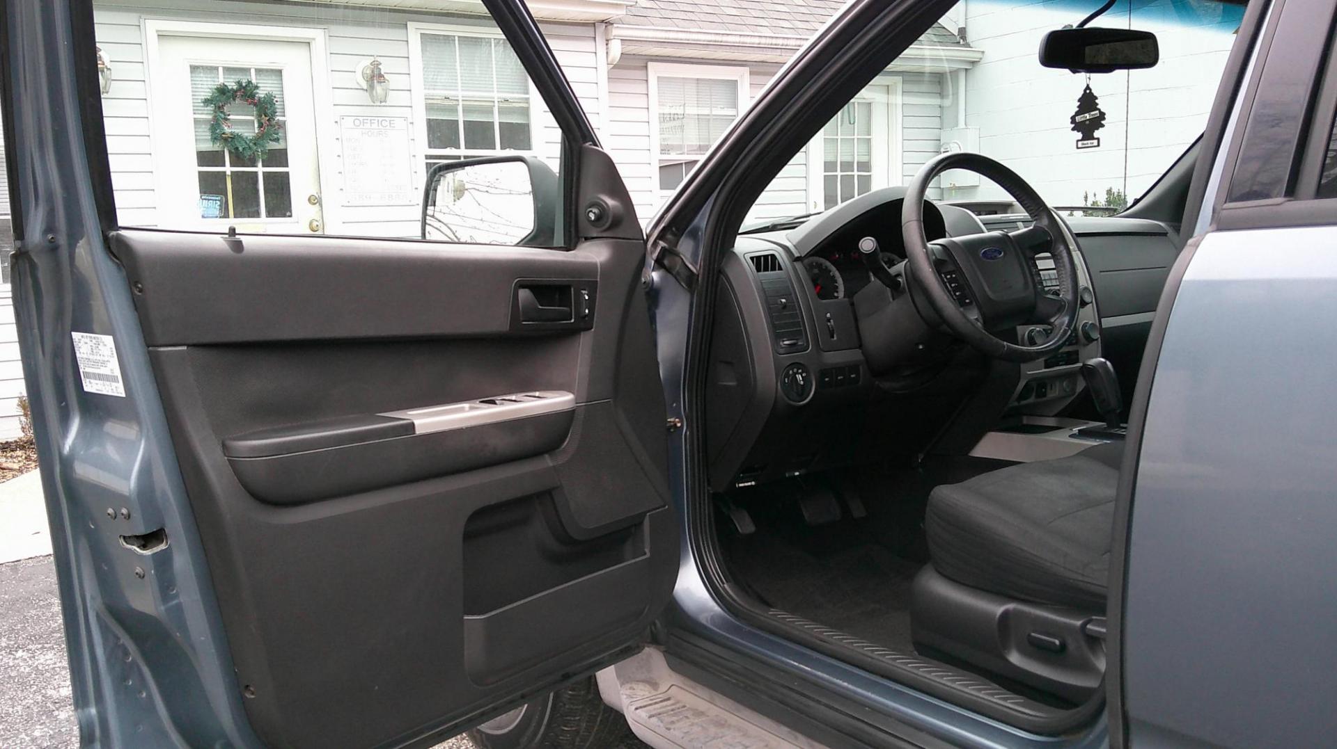 2010 BLUE Ford Escape XLT FWD (1FMCU0D76AK) with an 2.5L L4 DOHC 16V engine, 6-Speed Automatic transmission, located at 540a Delsea Drive, Sewell, NJ, 08080, (987) 867-5309, 39.752560, -75.111206 - Photo#9