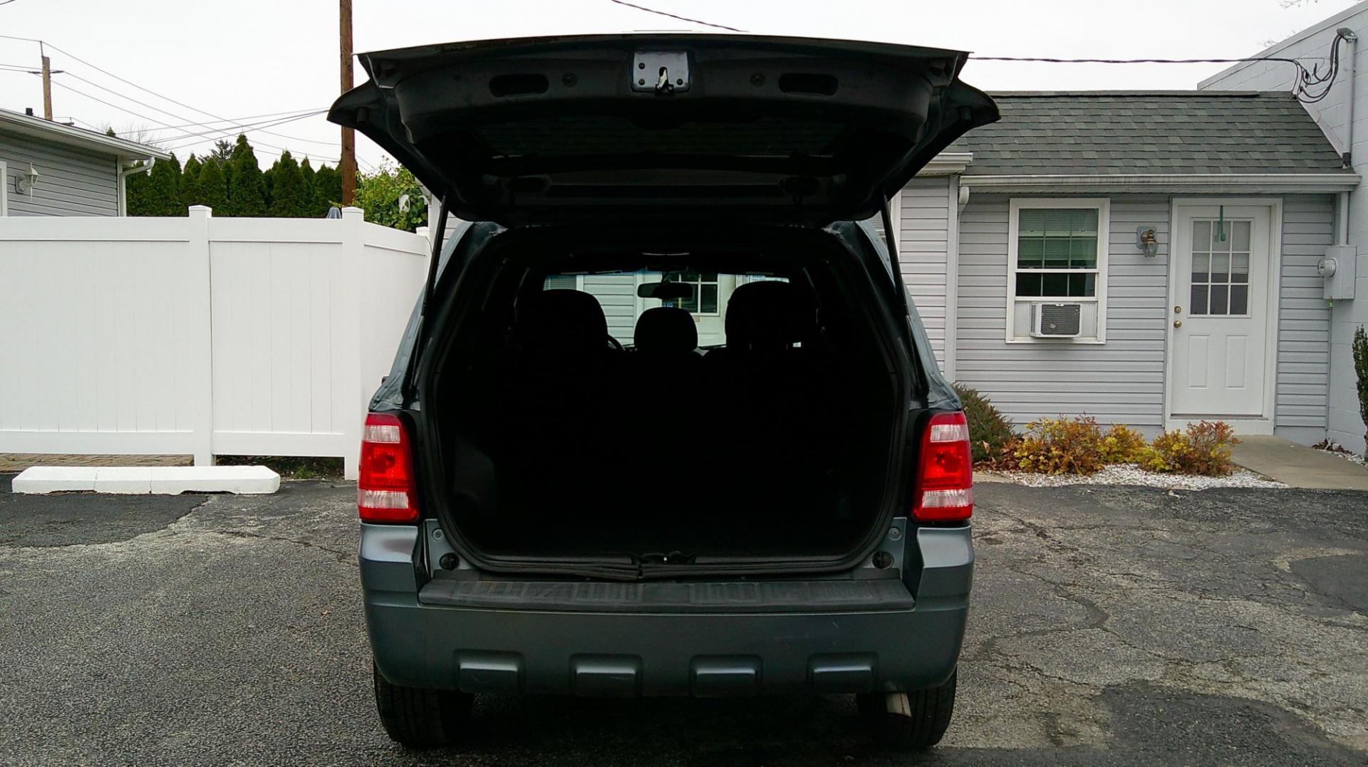 2010 BLUE Ford Escape XLT FWD (1FMCU0D76AK) with an 2.5L L4 DOHC 16V engine, 6-Speed Automatic transmission, located at 540a Delsea Drive, Sewell, NJ, 08080, (987) 867-5309, 39.752560, -75.111206 - Photo#26