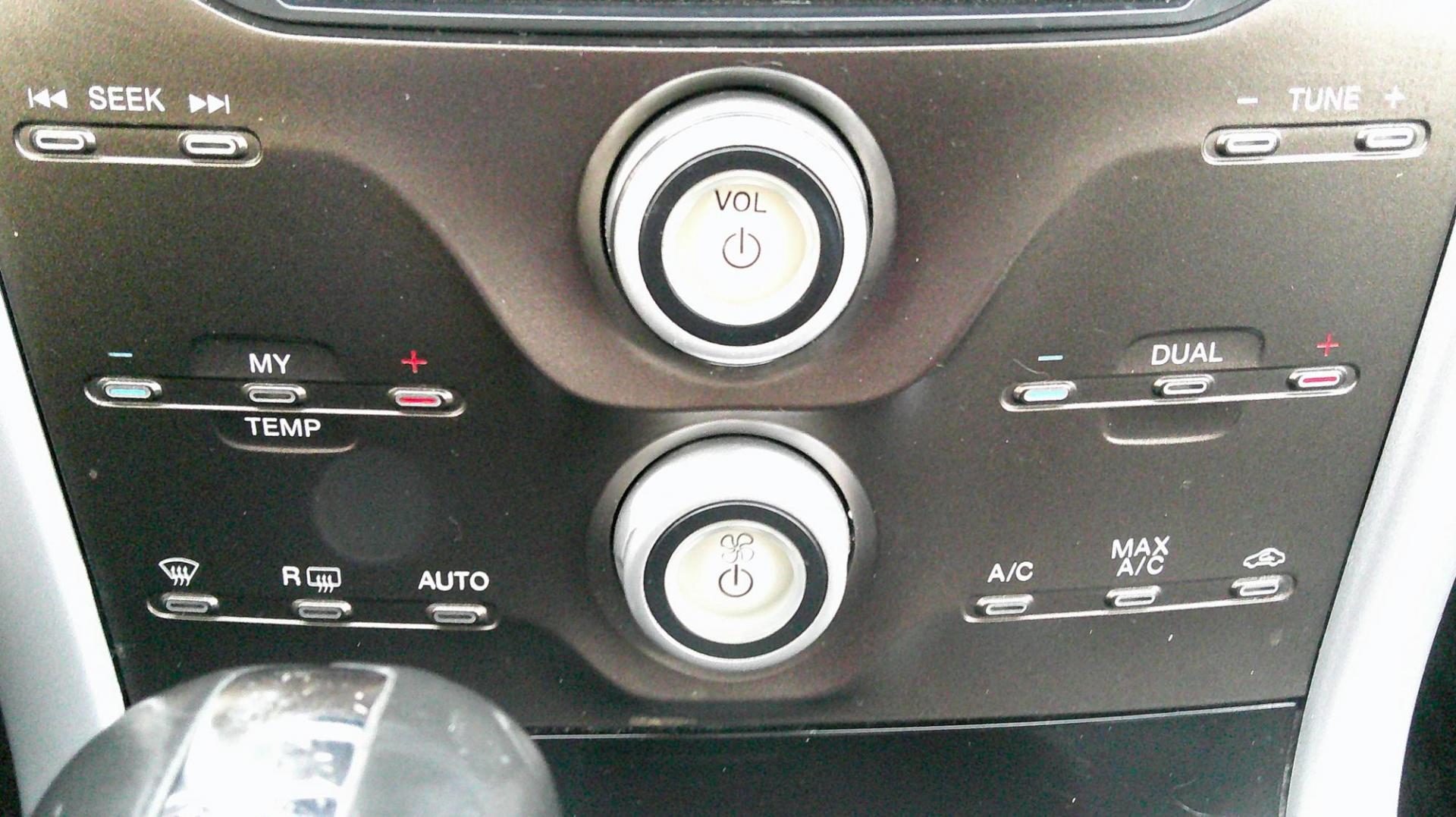 2012 SILVER Ford Edge Limited AWD (2FMDK4KC3CB) with an 3.5L V6 DOHC 24V engine, 6-Speed Automatic transmission, located at 540a Delsea Drive, Sewell, NJ, 08080, (987) 867-5309, 39.752560, -75.111206 - Photo#21