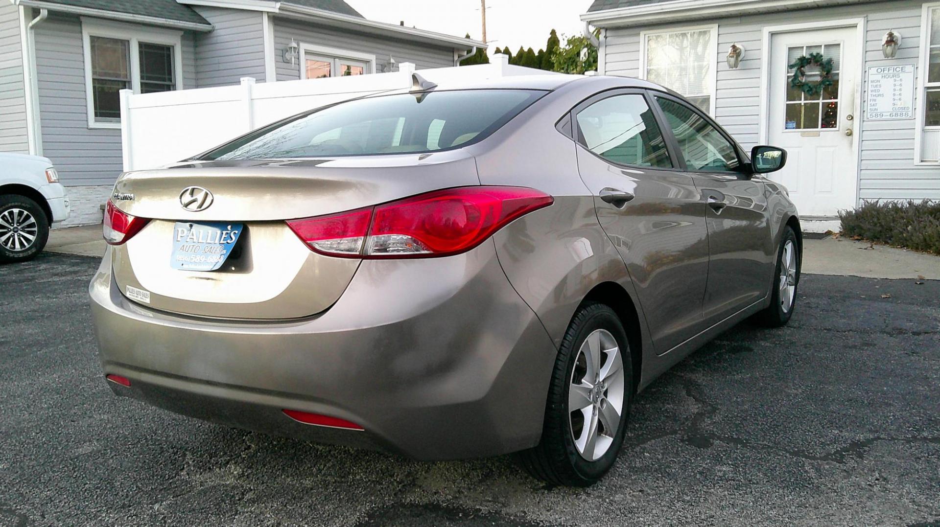 2012 GRAY Hyundai Elantra Limited (5NPDH4AE2CH) with an 1.8L L4 DOHC 16V engine, 6-Speed Automatic transmission, located at 540a Delsea Drive, Sewell, NJ, 08080, (987) 867-5309, 39.752560, -75.111206 - Photo#5