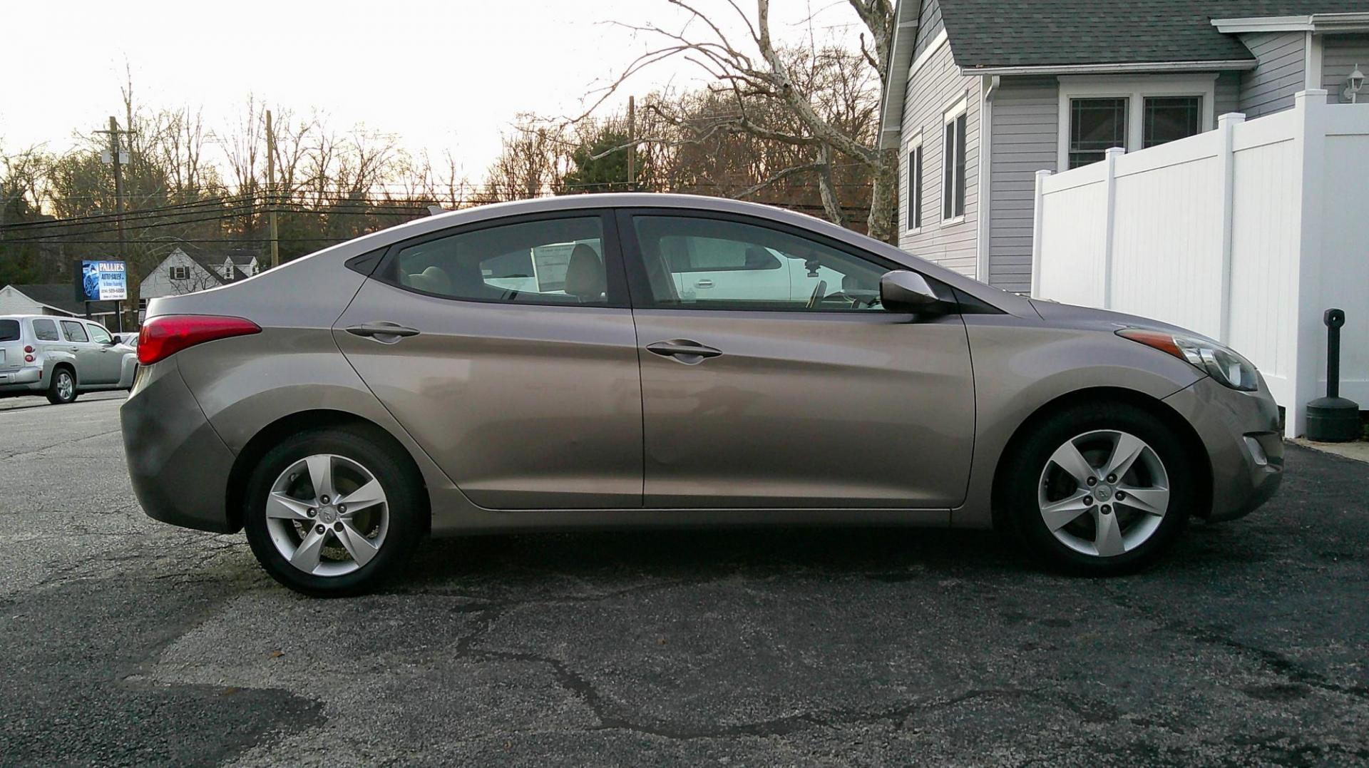 2012 GRAY Hyundai Elantra Limited (5NPDH4AE2CH) with an 1.8L L4 DOHC 16V engine, 6-Speed Automatic transmission, located at 540a Delsea Drive, Sewell, NJ, 08080, (987) 867-5309, 39.752560, -75.111206 - Photo#6