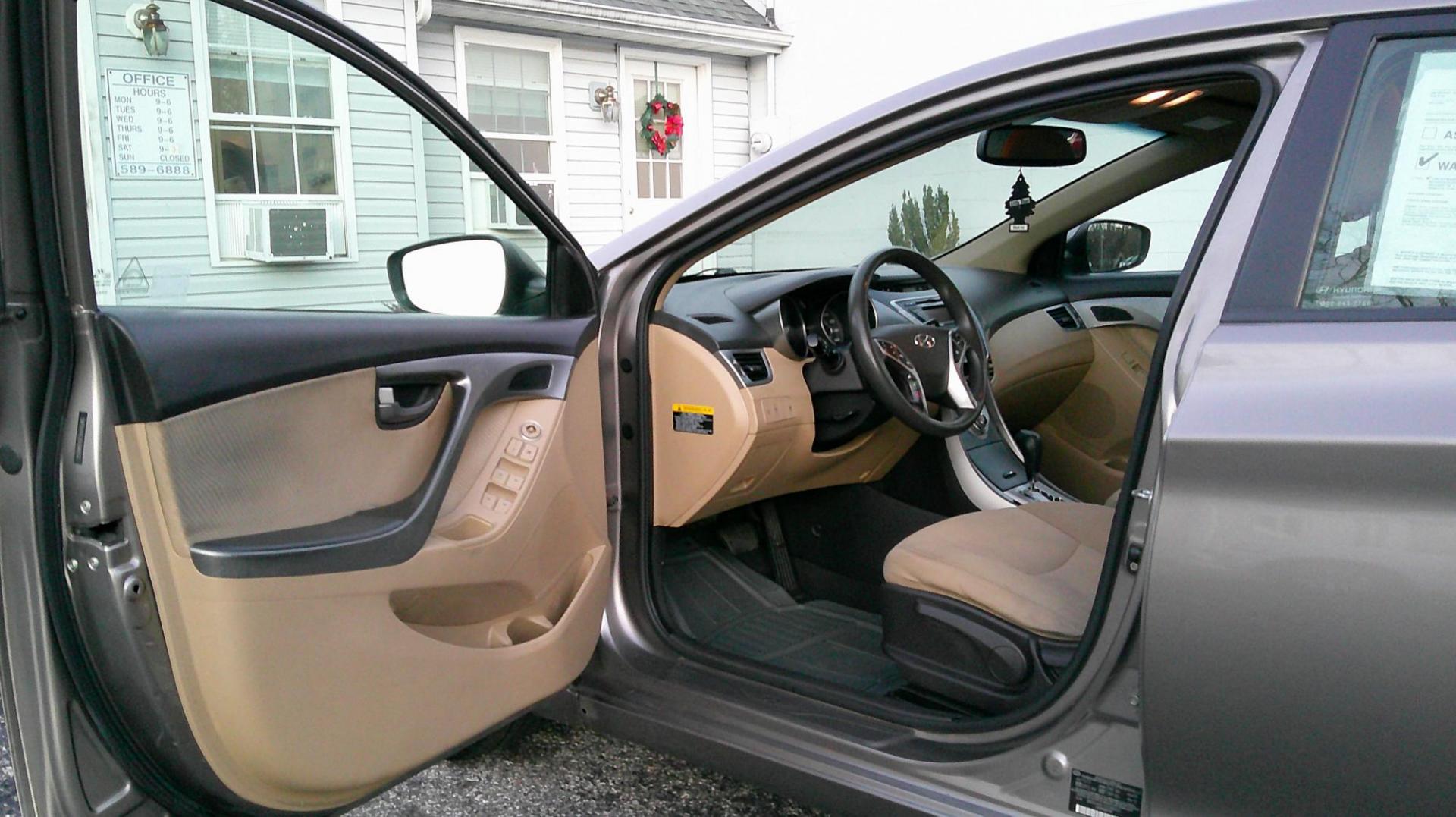 2012 GRAY Hyundai Elantra Limited (5NPDH4AE2CH) with an 1.8L L4 DOHC 16V engine, 6-Speed Automatic transmission, located at 540a Delsea Drive, Sewell, NJ, 08080, (987) 867-5309, 39.752560, -75.111206 - Photo#9