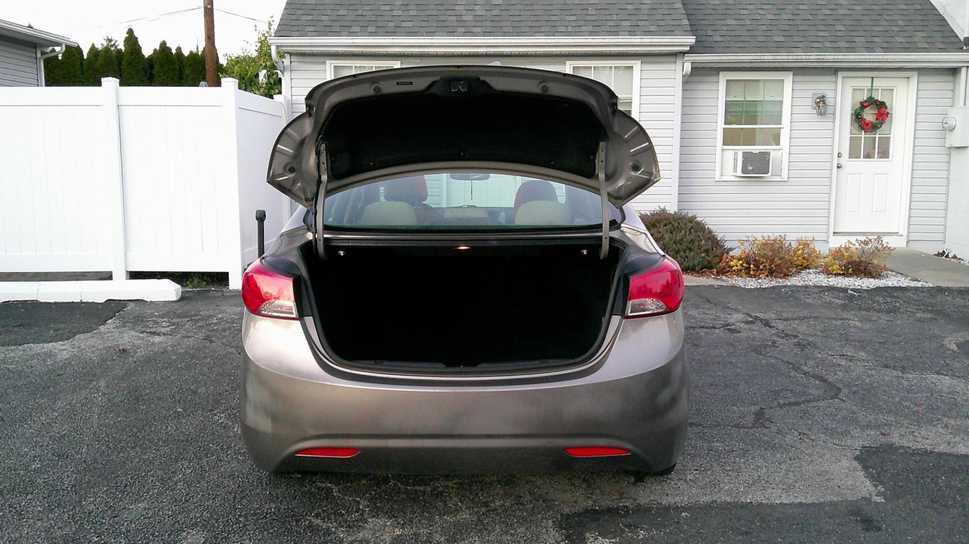 2012 GRAY Hyundai Elantra Limited (5NPDH4AE2CH) with an 1.8L L4 DOHC 16V engine, 6-Speed Automatic transmission, located at 540a Delsea Drive, Sewell, NJ, 08080, (987) 867-5309, 39.752560, -75.111206 - Photo#22