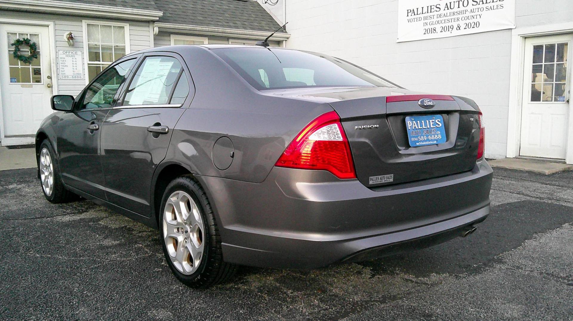2011 GRAY Ford Fusion I4 SE (3FAHP0HA1BR) with an 2.5L L4 DOHC 16V engine, located at 540a Delsea Drive, Sewell, NJ, 08080, (987) 867-5309, 39.752560, -75.111206 - Photo#2