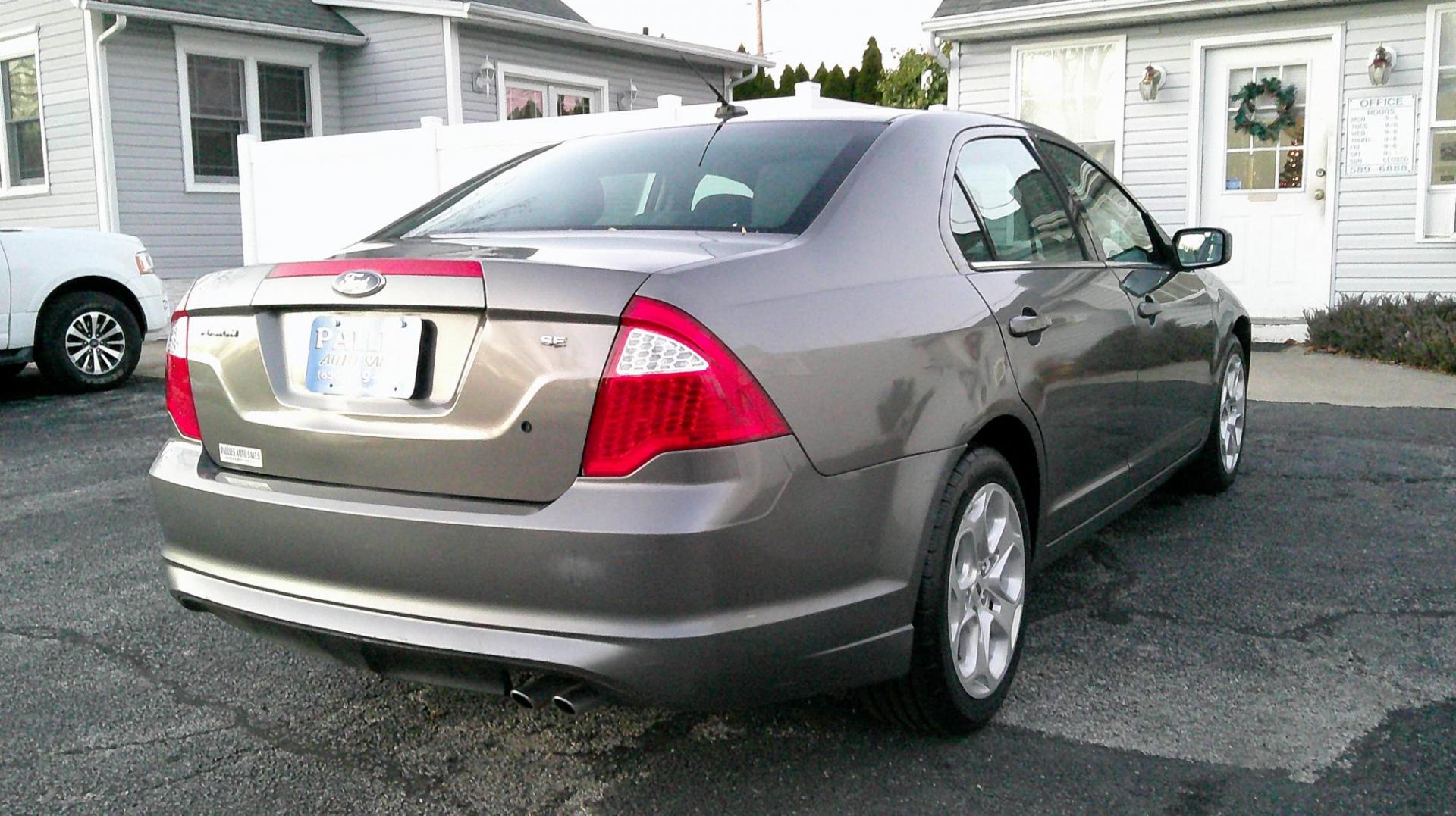 2011 GRAY Ford Fusion I4 SE (3FAHP0HA1BR) with an 2.5L L4 DOHC 16V engine, located at 540a Delsea Drive, Sewell, NJ, 08080, (987) 867-5309, 39.752560, -75.111206 - Photo#5