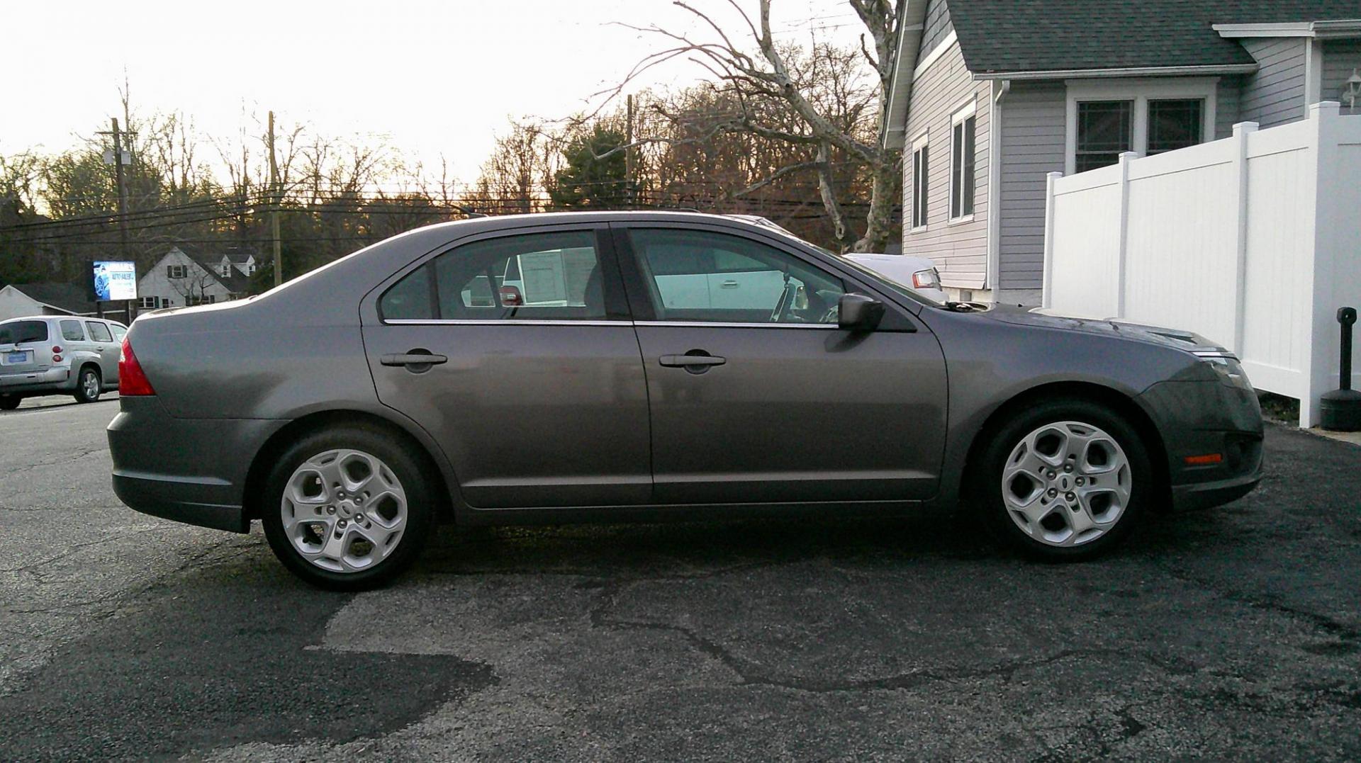 2011 GRAY Ford Fusion I4 SE (3FAHP0HA1BR) with an 2.5L L4 DOHC 16V engine, located at 540a Delsea Drive, Sewell, NJ, 08080, (987) 867-5309, 39.752560, -75.111206 - Photo#6