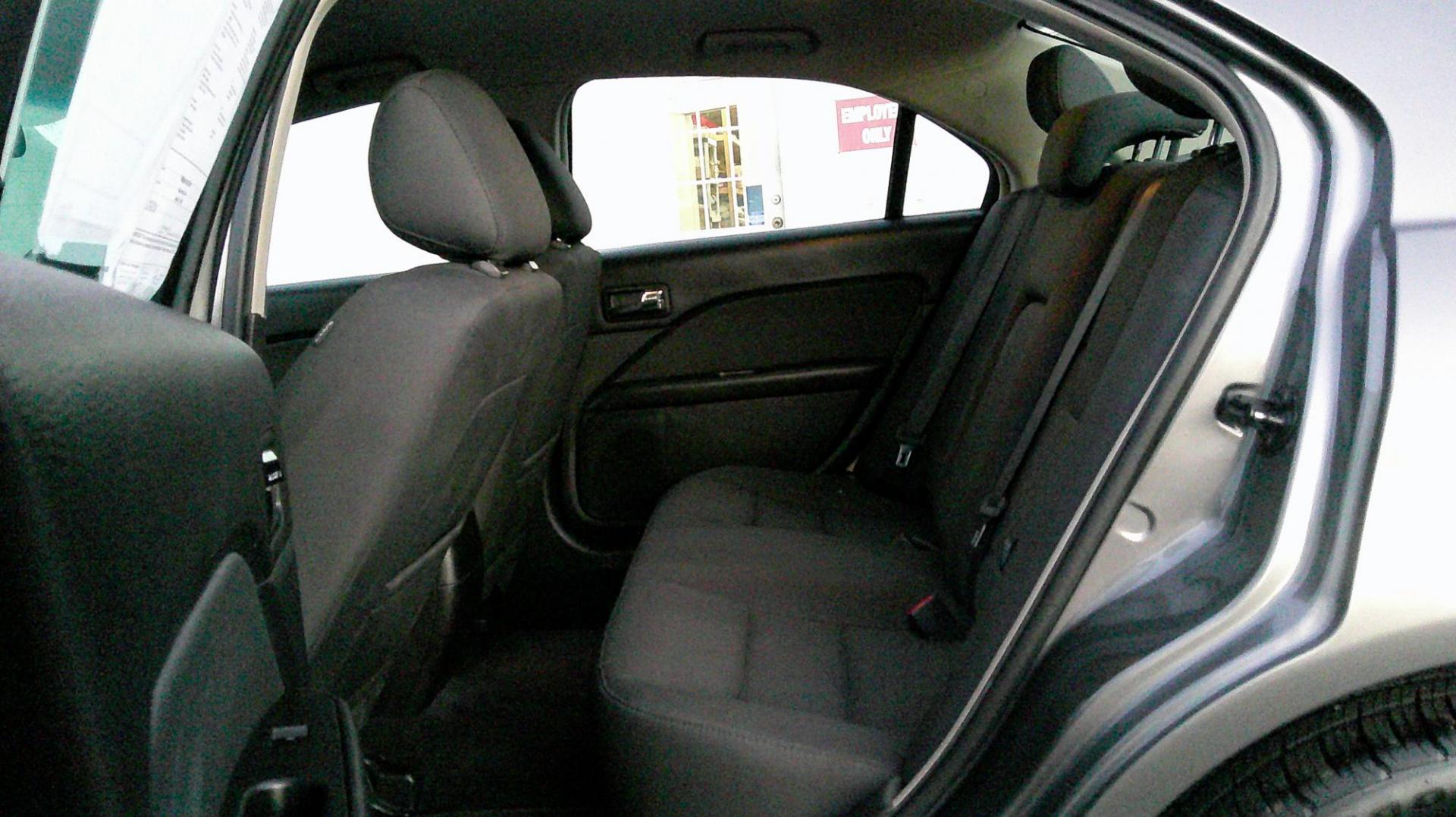 2011 GRAY Ford Fusion I4 SE (3FAHP0HA1BR) with an 2.5L L4 DOHC 16V engine, located at 540a Delsea Drive, Sewell, NJ, 08080, (987) 867-5309, 39.752560, -75.111206 - Photo#14