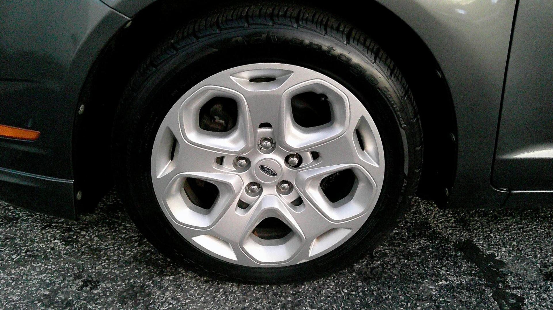 2011 GRAY Ford Fusion I4 SE (3FAHP0HA1BR) with an 2.5L L4 DOHC 16V engine, located at 540a Delsea Drive, Sewell, NJ, 08080, (987) 867-5309, 39.752560, -75.111206 - Photo#25