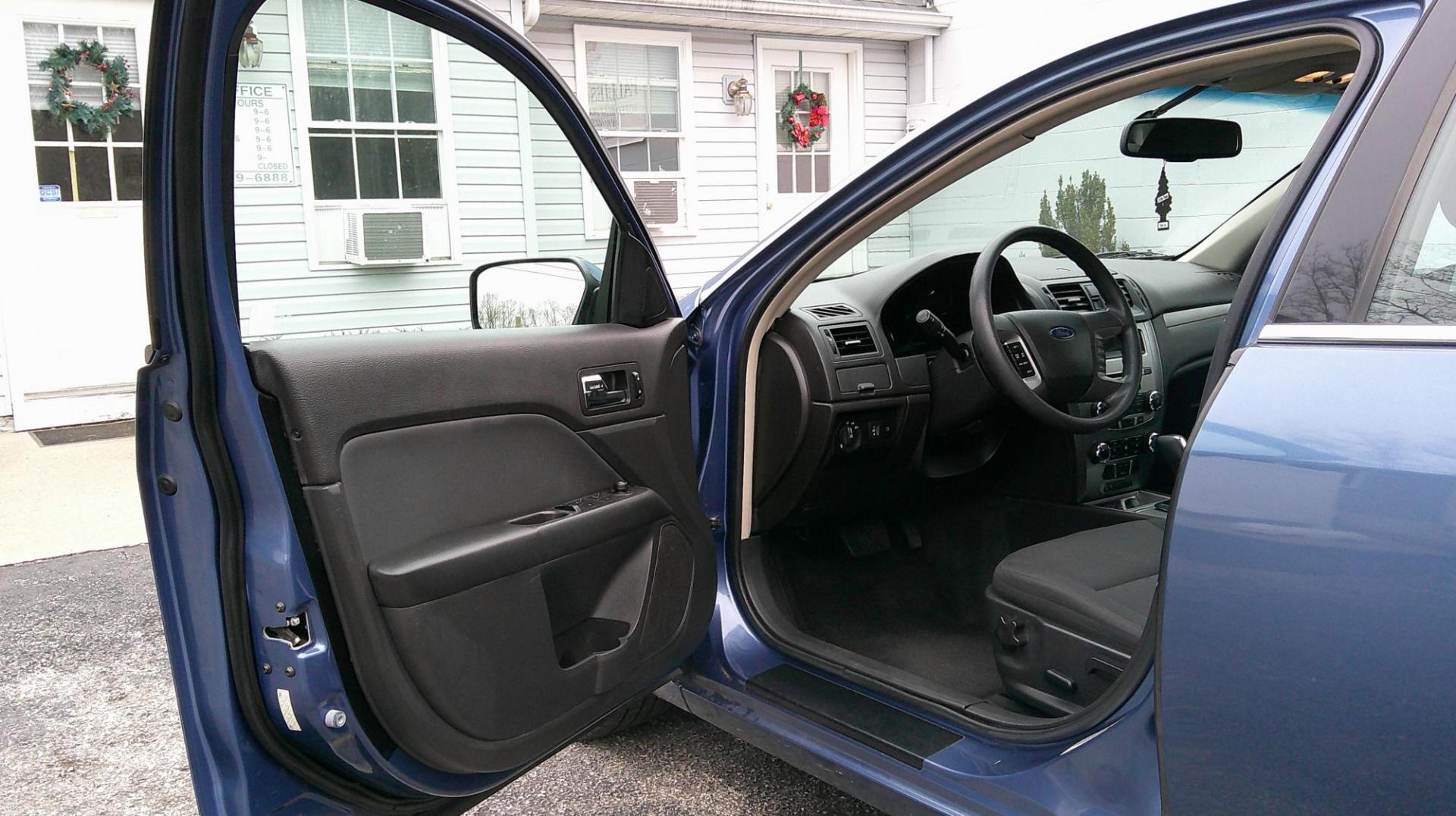 2010 BLUE Ford Fusion SE (3FAHP0HA0AR) with an 2.5L L4 DOHC 16V engine, located at 540a Delsea Drive, Sewell, NJ, 08080, (987) 867-5309, 39.752560, -75.111206 - Photo#9