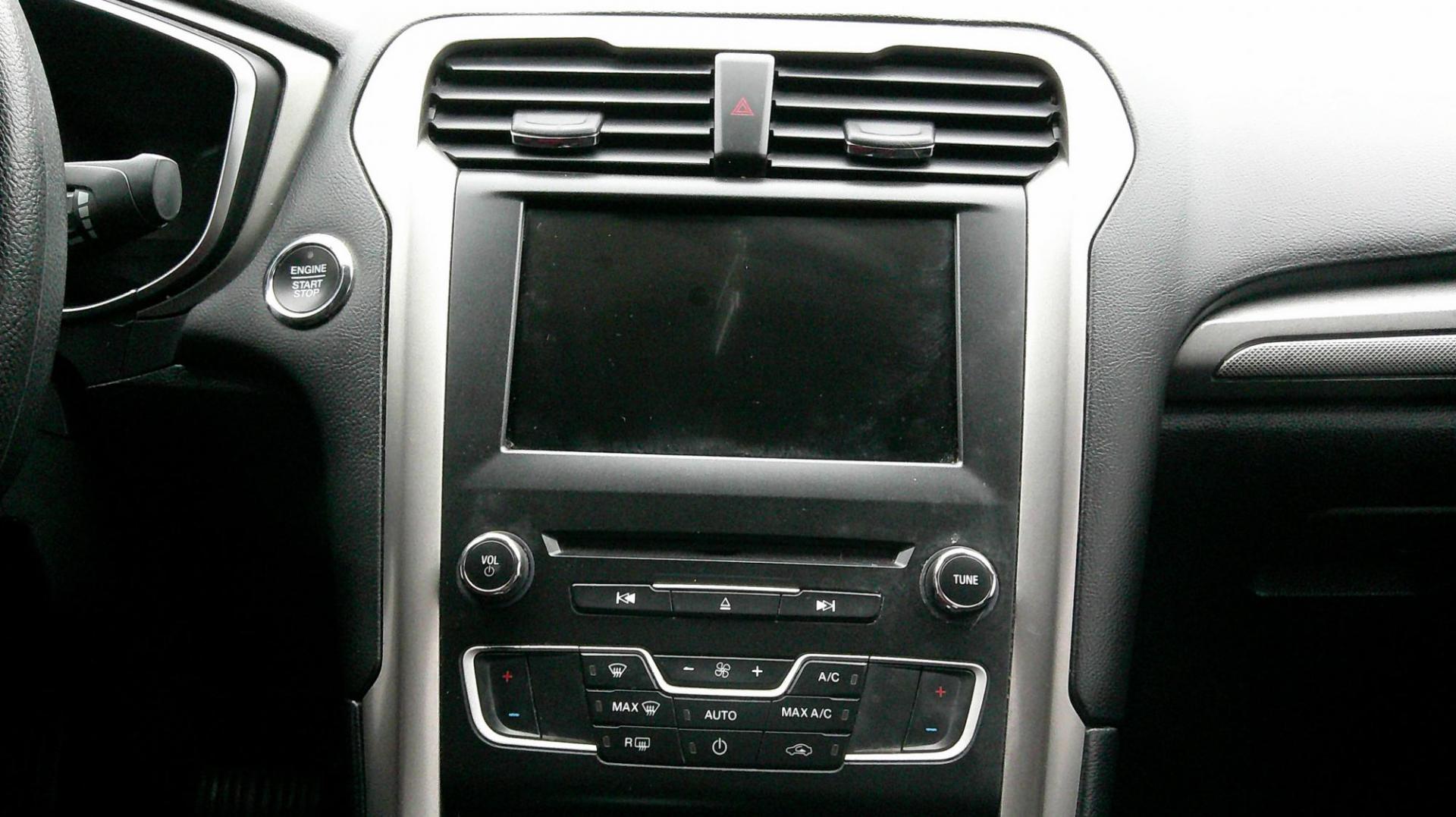 2017 BLUE Ford Fusion SE (3FA6P0H72HR) with an 2.5L L4 DOHC 16V engine, 6A transmission, located at 540a Delsea Drive, Sewell, NJ, 08080, (987) 867-5309, 39.752560, -75.111206 - Photo#21