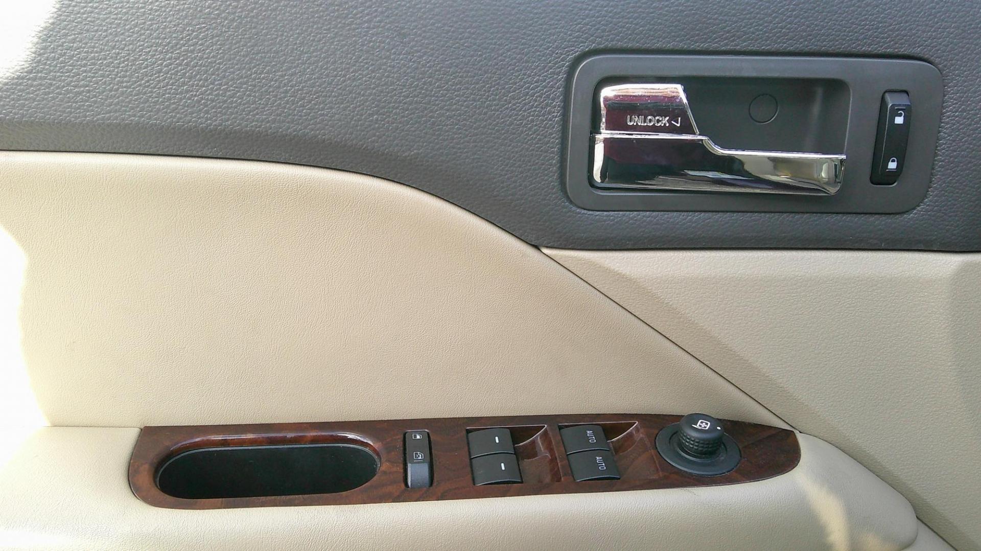 2011 RED Ford Fusion I4 SEL (3FAHP0JA5BR) with an 2.5L L4 DOHC 16V engine, located at 540a Delsea Drive, Sewell, NJ, 08080, (987) 867-5309, 39.752560, -75.111206 - Photo#11