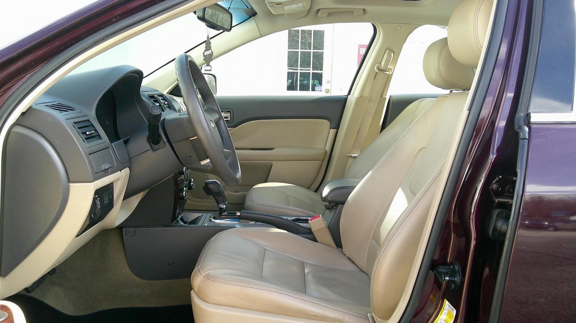 2011 RED Ford Fusion I4 SEL (3FAHP0JA5BR) with an 2.5L L4 DOHC 16V engine, located at 540a Delsea Drive, Sewell, NJ, 08080, (987) 867-5309, 39.752560, -75.111206 - Photo#12