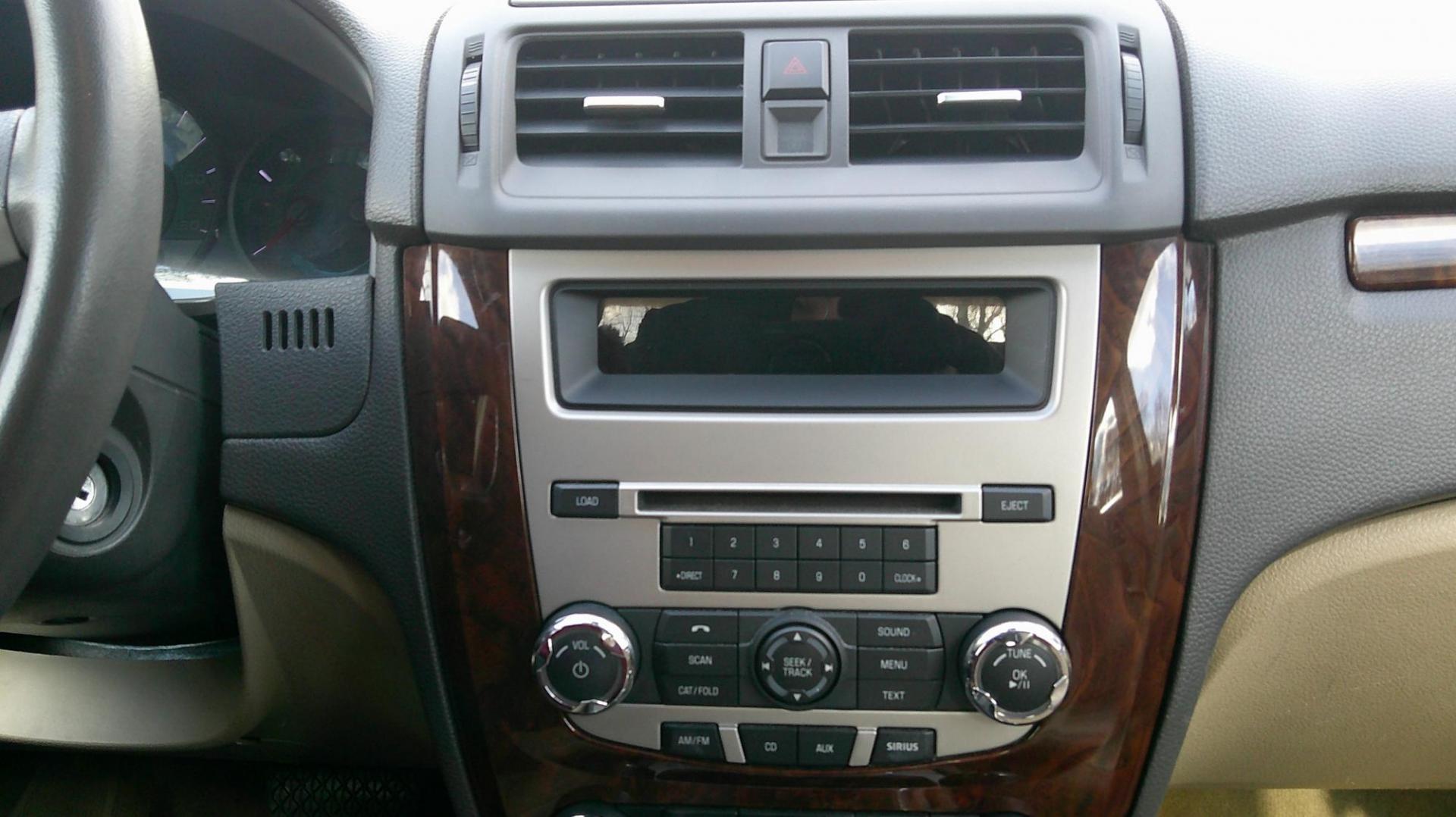 2011 RED Ford Fusion I4 SEL (3FAHP0JA5BR) with an 2.5L L4 DOHC 16V engine, located at 540a Delsea Drive, Sewell, NJ, 08080, (987) 867-5309, 39.752560, -75.111206 - Photo#19