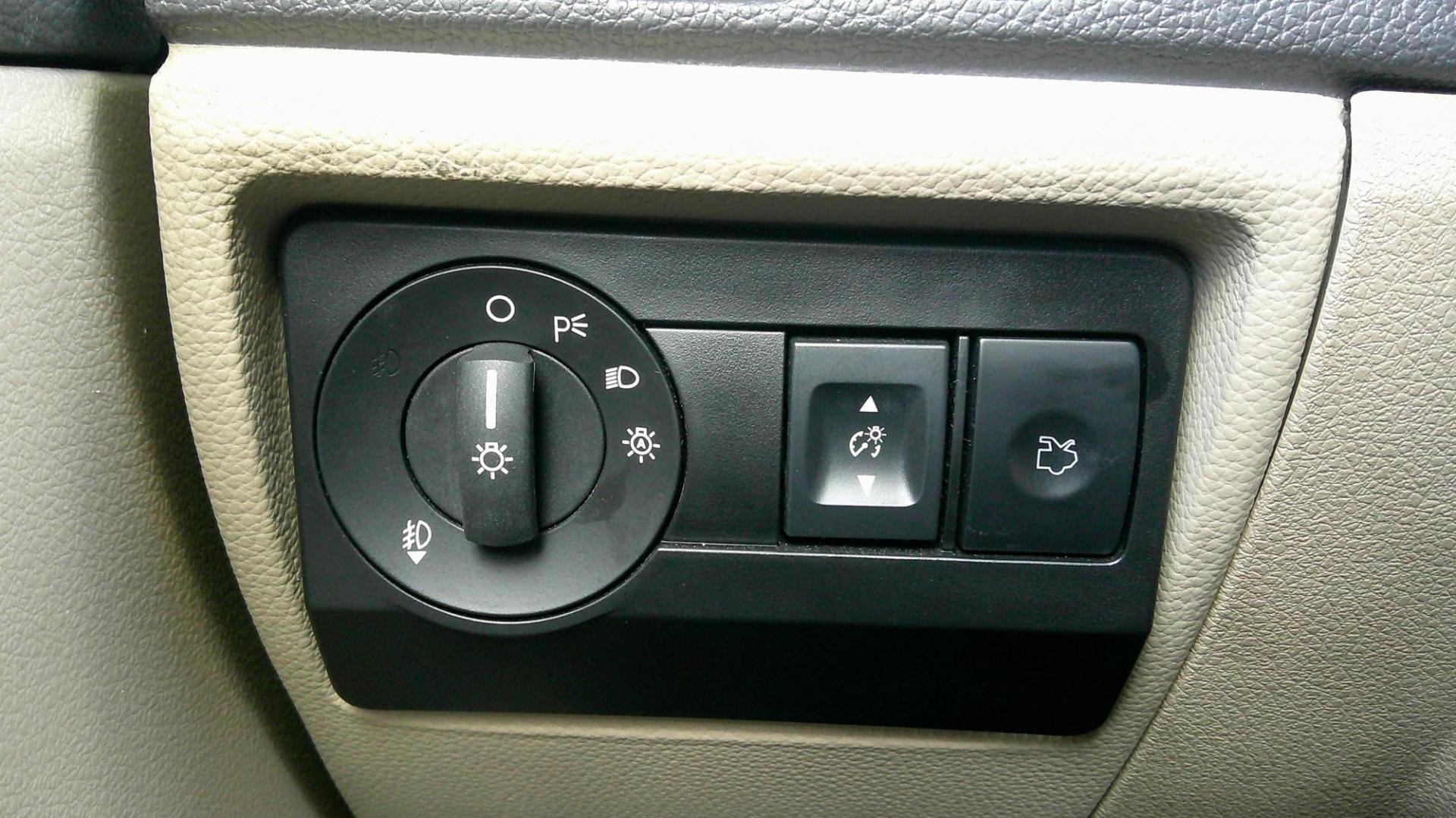 2011 RED Ford Fusion I4 SEL (3FAHP0JA5BR) with an 2.5L L4 DOHC 16V engine, located at 540a Delsea Drive, Sewell, NJ, 08080, (987) 867-5309, 39.752560, -75.111206 - Photo#21