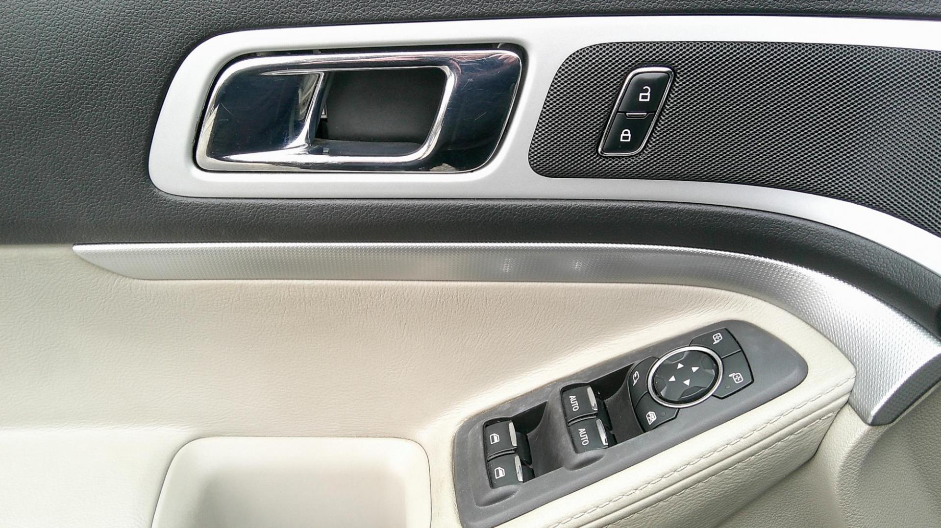 2015 BLUE Ford Explorer XLT 4WD (1FM5K8D84FG) with an 3.5L V6 DOHC 24V engine, 6-Speed Automatic transmission, located at 540a Delsea Drive, Sewell, NJ, 08080, (987) 867-5309, 39.752560, -75.111206 - Photo#12