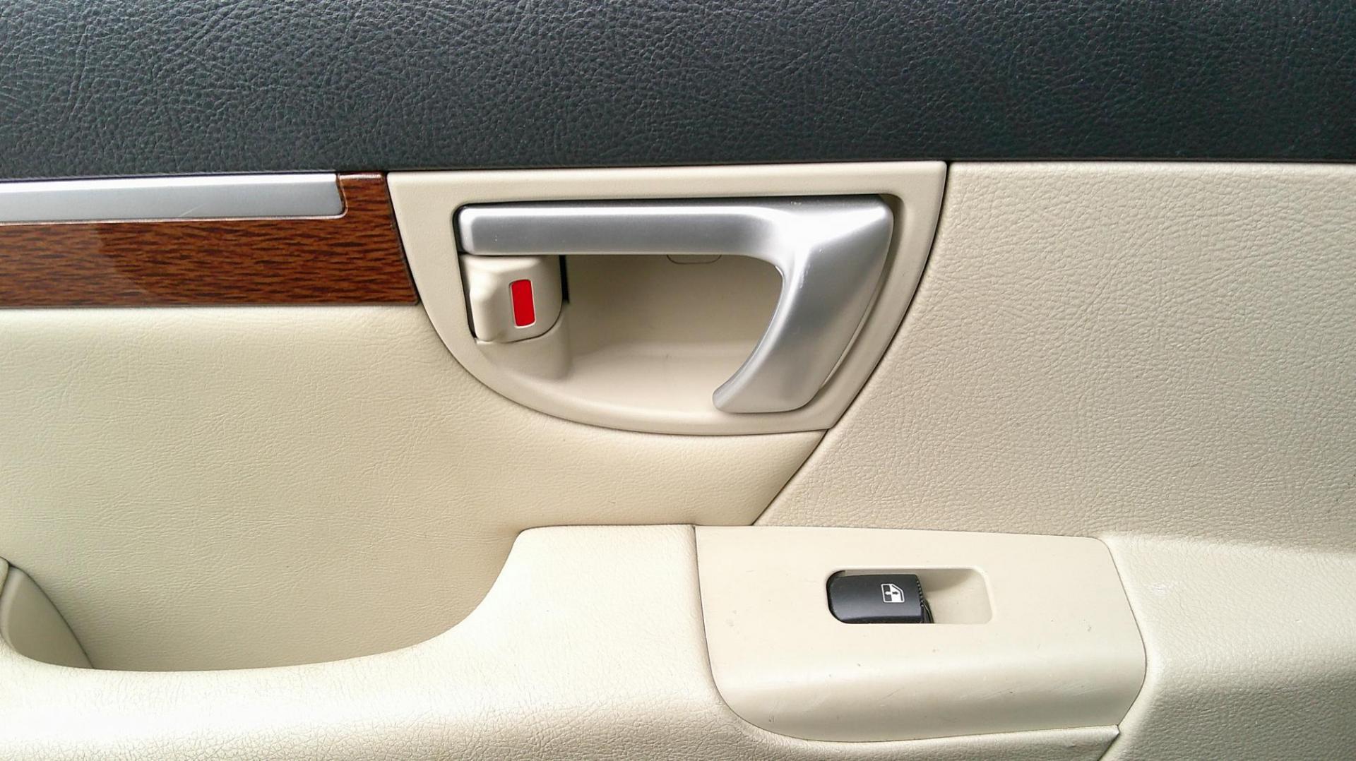 2009 GREEN Hyundai Santa Fe Limited (5NMSH13E19H) with an 3.3L V6 DOHC 24V engine, 5-Speed Automatic transmission, located at 540a Delsea Drive, Sewell, NJ, 08080, (987) 867-5309, 39.752560, -75.111206 - Photo#14