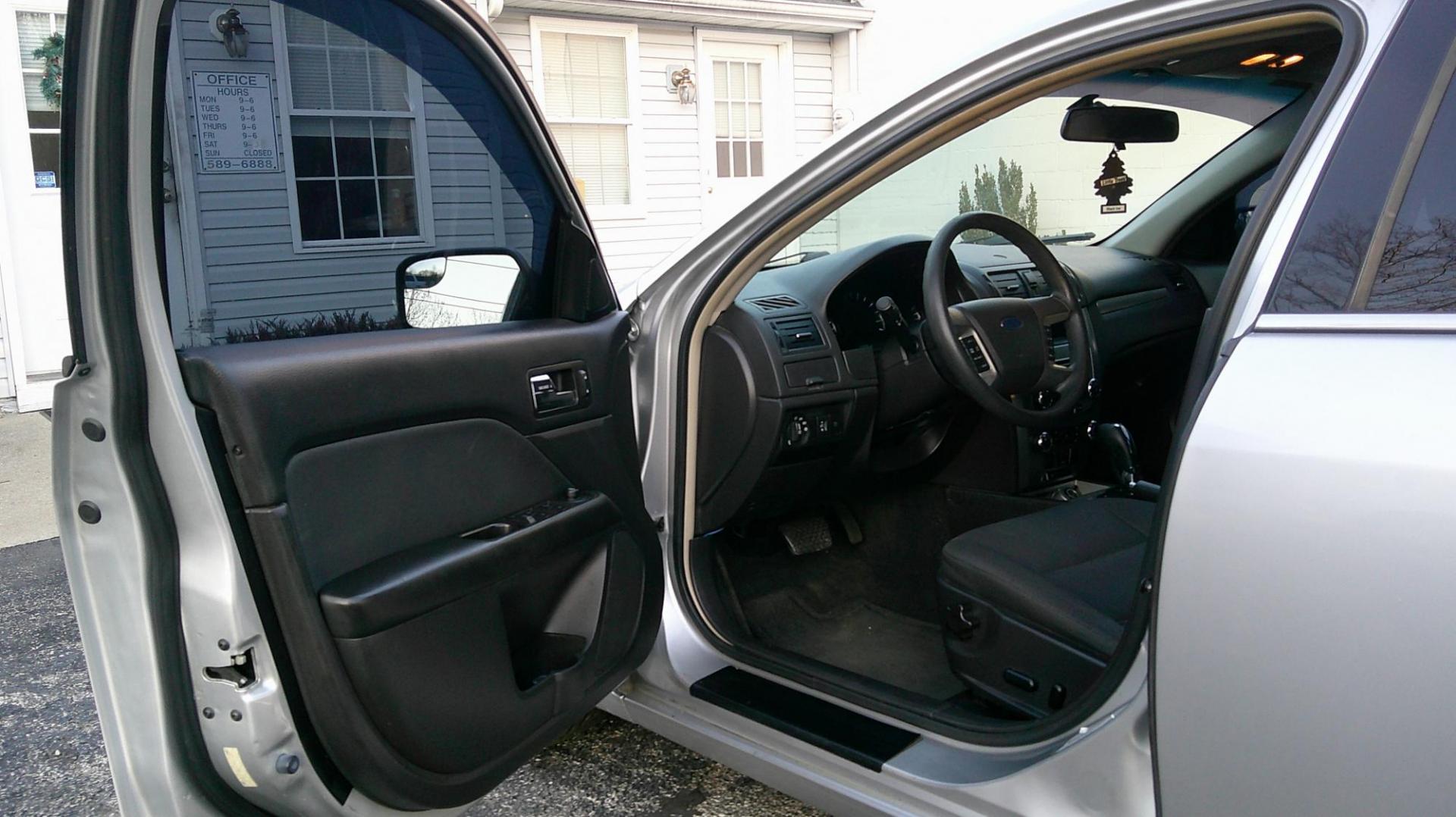 2012 SILVER Ford Fusion SE (3FAHP0HA7CR) with an 2.5L L4 DOHC 16V engine, located at 540a Delsea Drive, Sewell, NJ, 08080, (987) 867-5309, 39.752560, -75.111206 - Photo#10