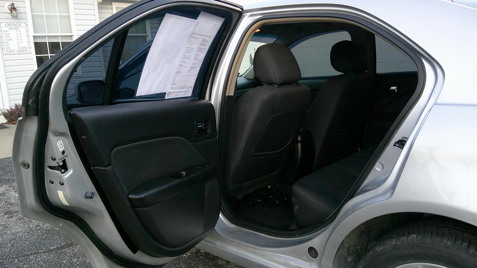 2012 SILVER Ford Fusion SE (3FAHP0HA7CR) with an 2.5L L4 DOHC 16V engine, located at 540a Delsea Drive, Sewell, NJ, 08080, (987) 867-5309, 39.752560, -75.111206 - Photo#13