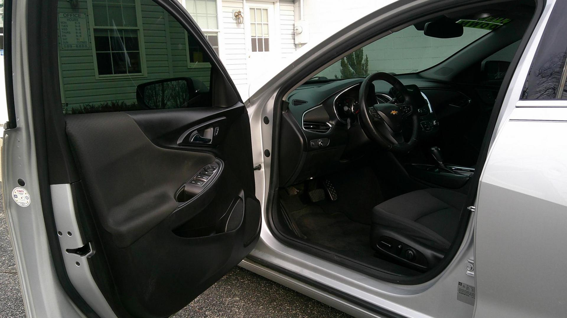 2017 SILVER Chevrolet Malibu 1LT (1G1ZE5ST9HF) with an 1.5L L4 DOHC 16V engine, 6A transmission, located at 540a Delsea Drive, Sewell, NJ, 08080, (987) 867-5309, 39.752560, -75.111206 - Photo#9