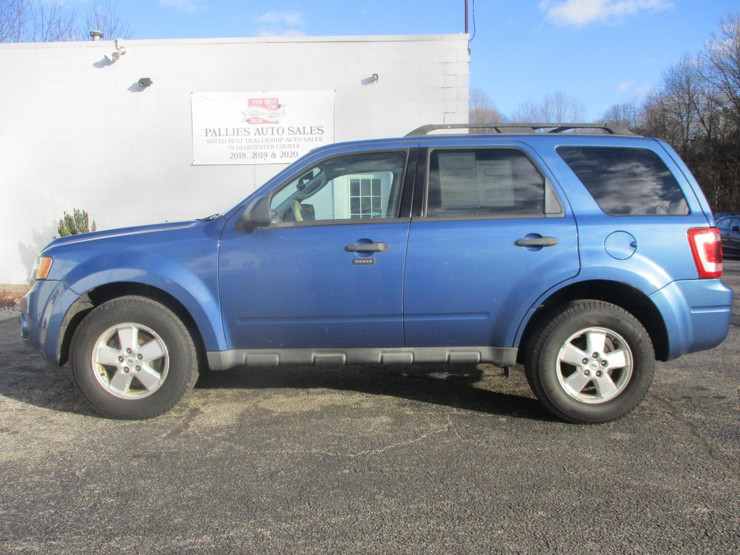 2010 BLUE Ford Escape XLT FWD (1FMCU0DG0AK) with an 3.0L V6 DOHC 24V engine, 6-Speed Automatic transmission, located at 540a Delsea Drive, Sewell, NJ, 08080, (987) 867-5309, 39.752560, -75.111206 - Photo#1