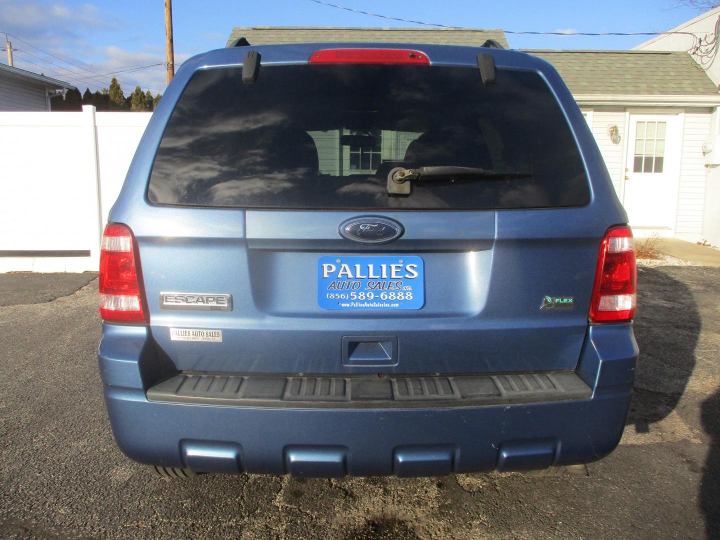 2010 BLUE Ford Escape XLT FWD (1FMCU0DG0AK) with an 3.0L V6 DOHC 24V engine, 6-Speed Automatic transmission, located at 540a Delsea Drive, Sewell, NJ, 08080, (987) 867-5309, 39.752560, -75.111206 - Photo#3