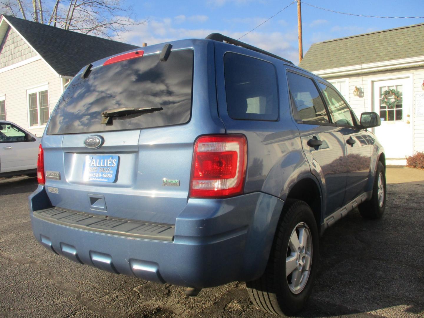 2010 BLUE Ford Escape XLT FWD (1FMCU0DG0AK) with an 3.0L V6 DOHC 24V engine, 6-Speed Automatic transmission, located at 540a Delsea Drive, Sewell, NJ, 08080, (987) 867-5309, 39.752560, -75.111206 - Photo#5